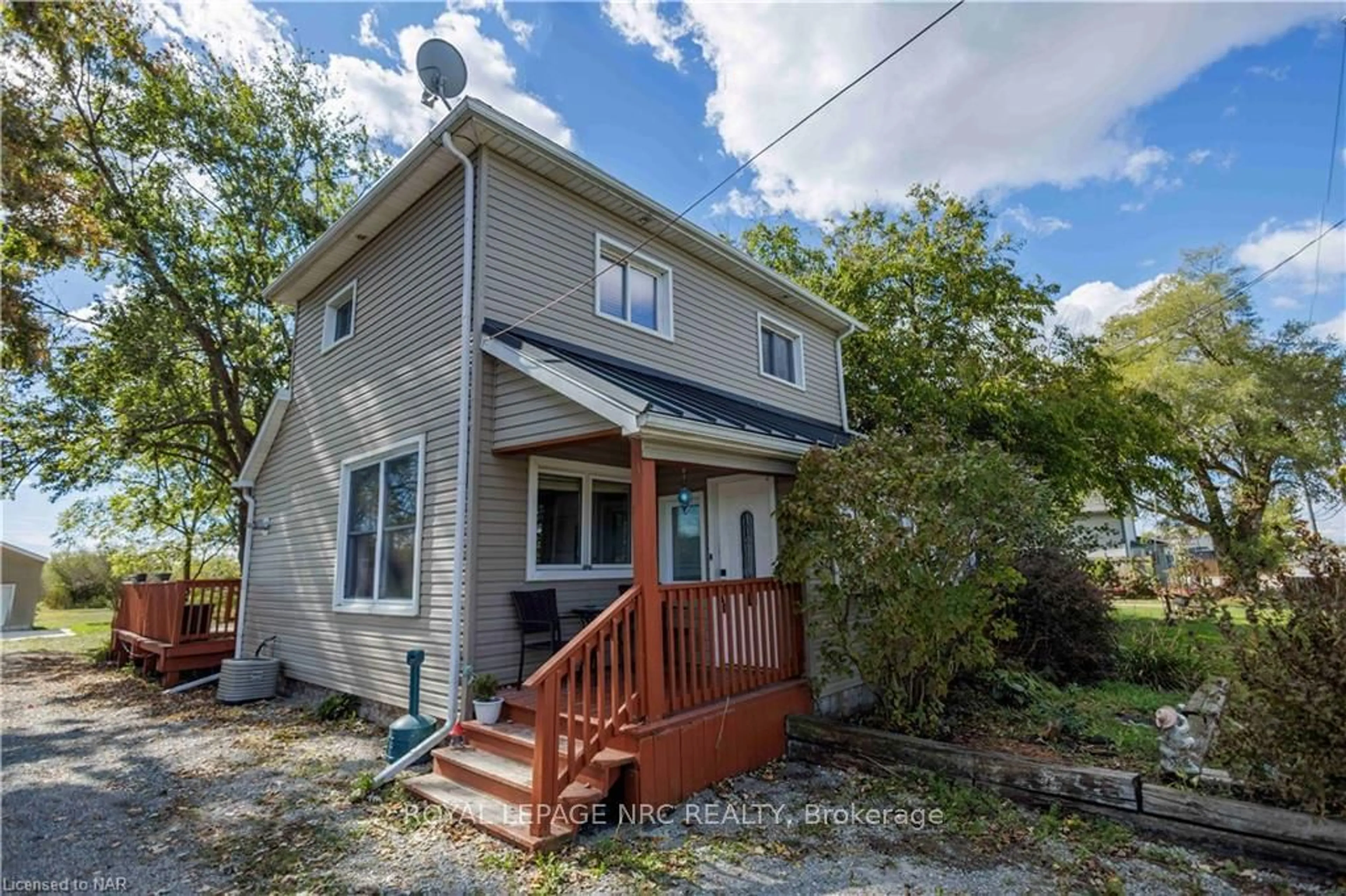 Frontside or backside of a home, cottage for 714 MAIN ST W St, Port Colborne Ontario L3K 5V4