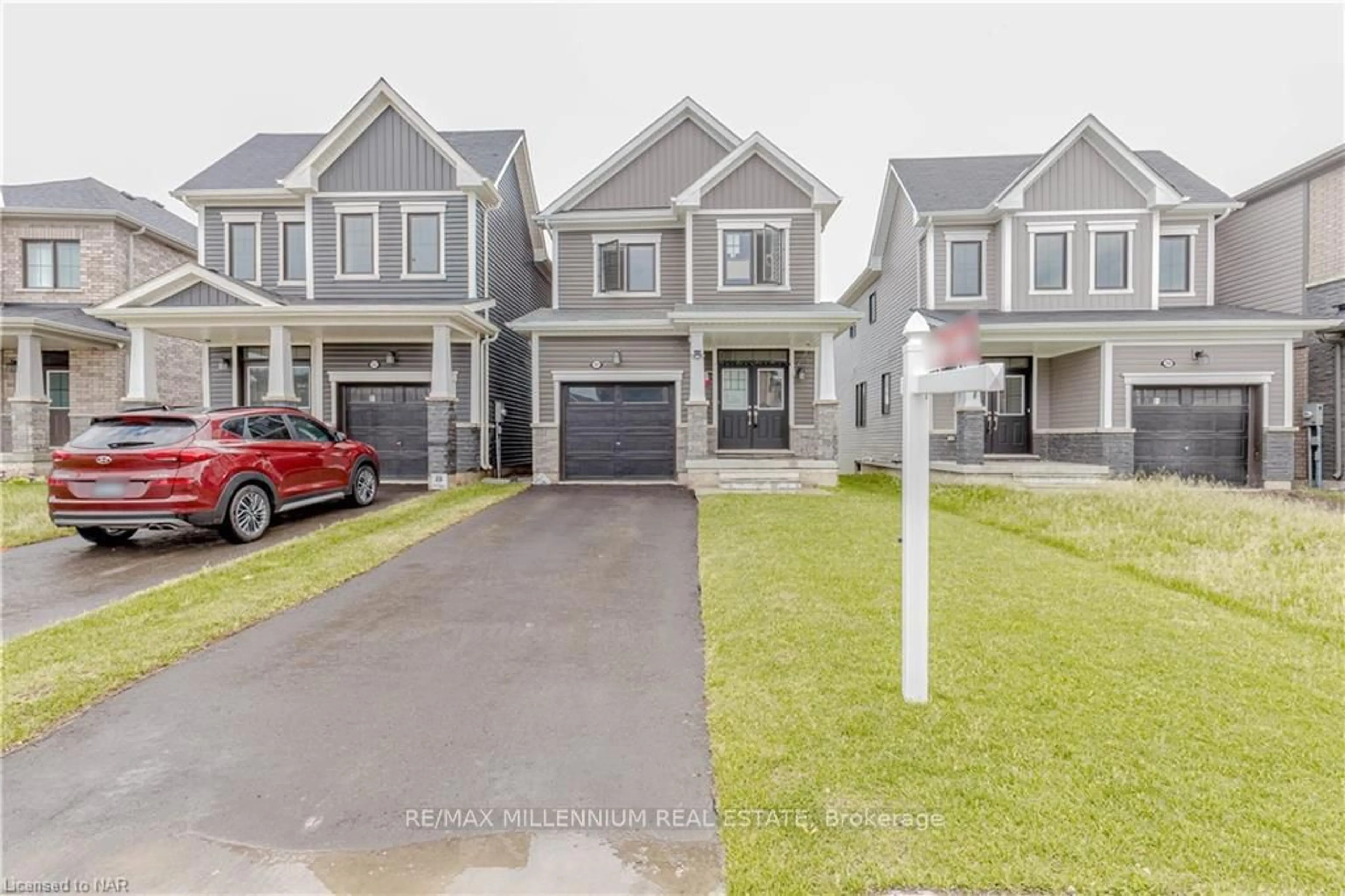 A pic from exterior of the house or condo, the street view for 301 VANILLA Tr, Thorold Ontario L2E 6S4