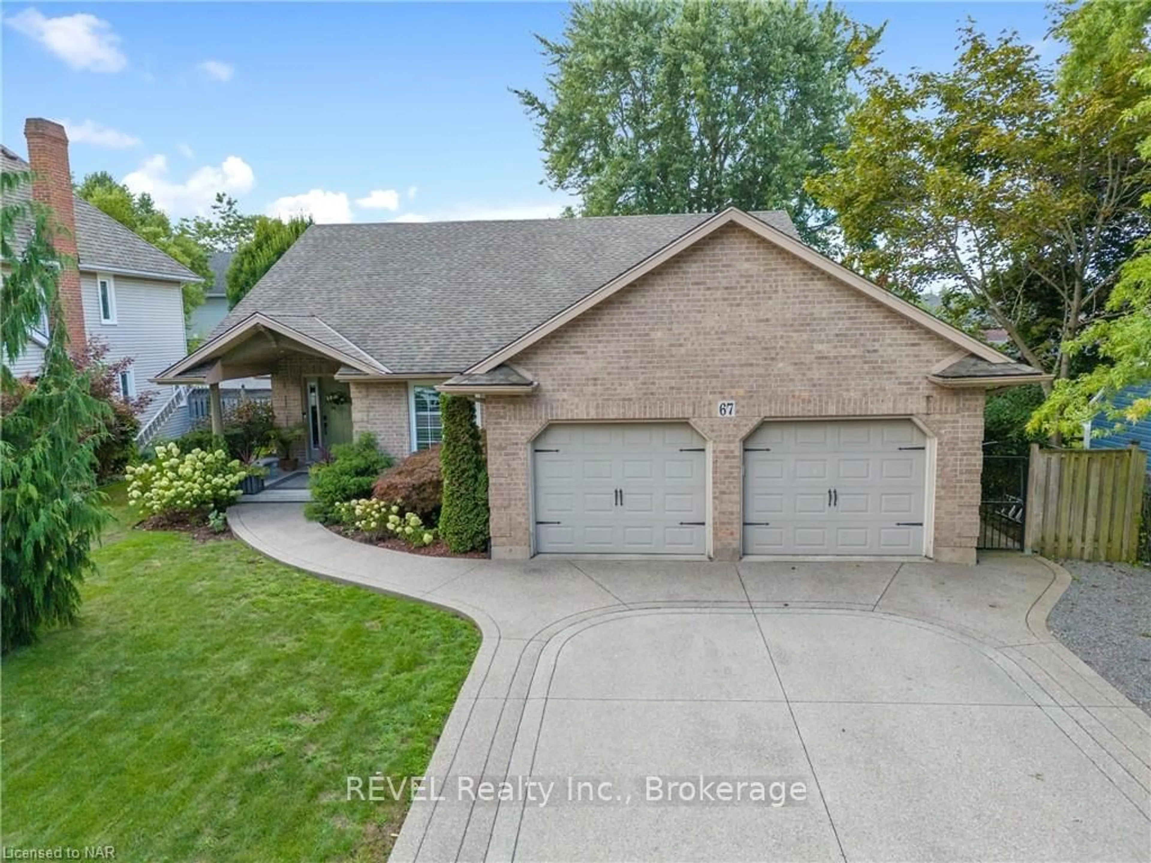 Frontside or backside of a home, the street view for 67 VIRGINIA St, Welland Ontario L3C 7A4