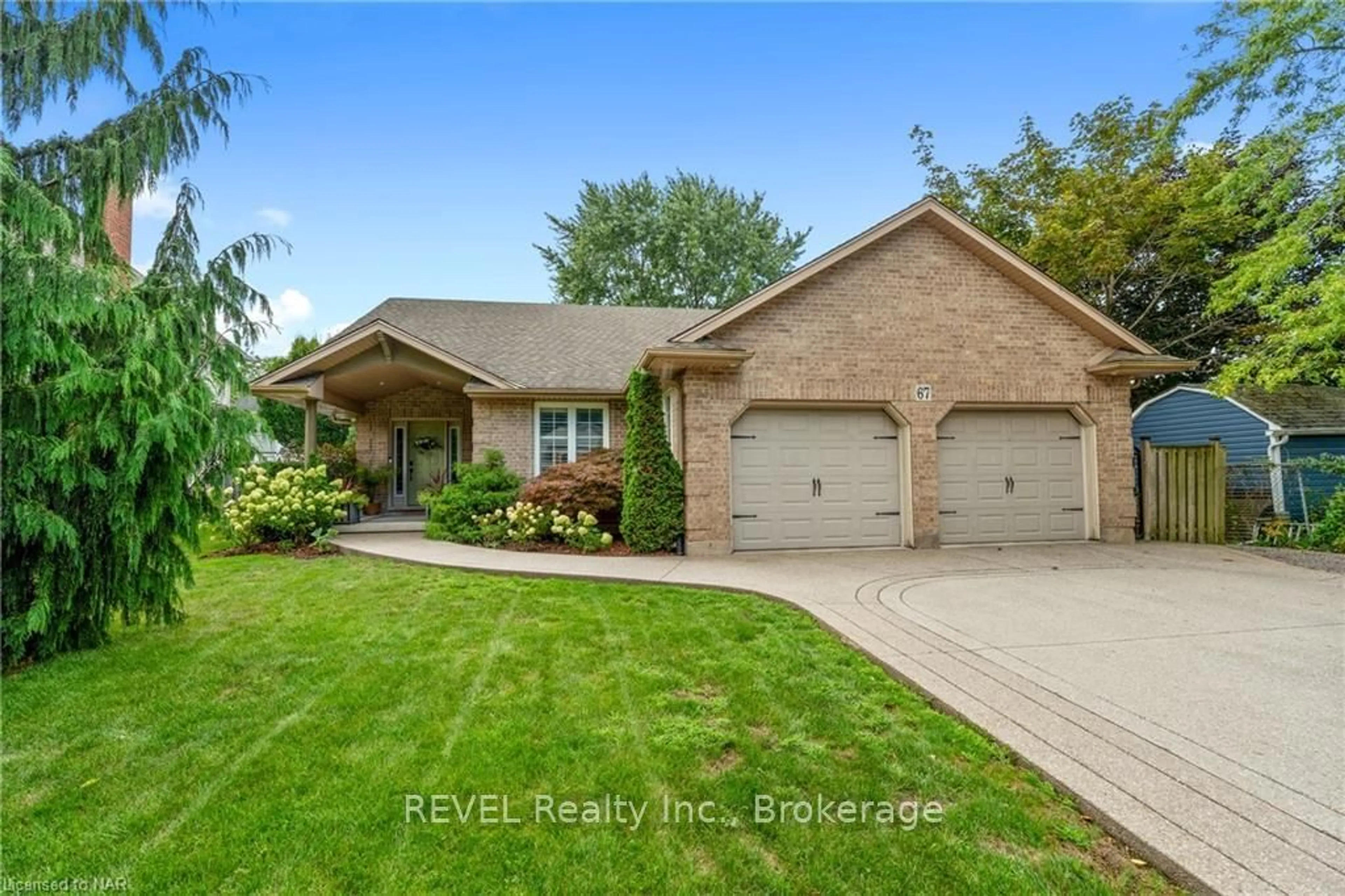 Frontside or backside of a home, the street view for 67 VIRGINIA St, Welland Ontario L3C 7A4