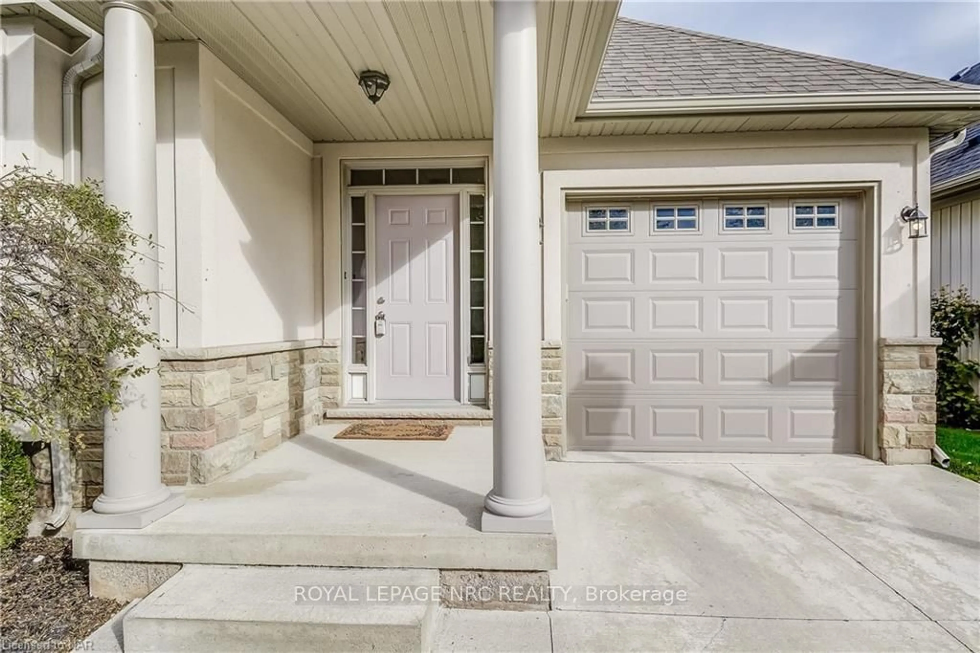 Indoor entryway, cement floor for 3395 RIVER Tr #5, Fort Erie Ontario L0S 1S0