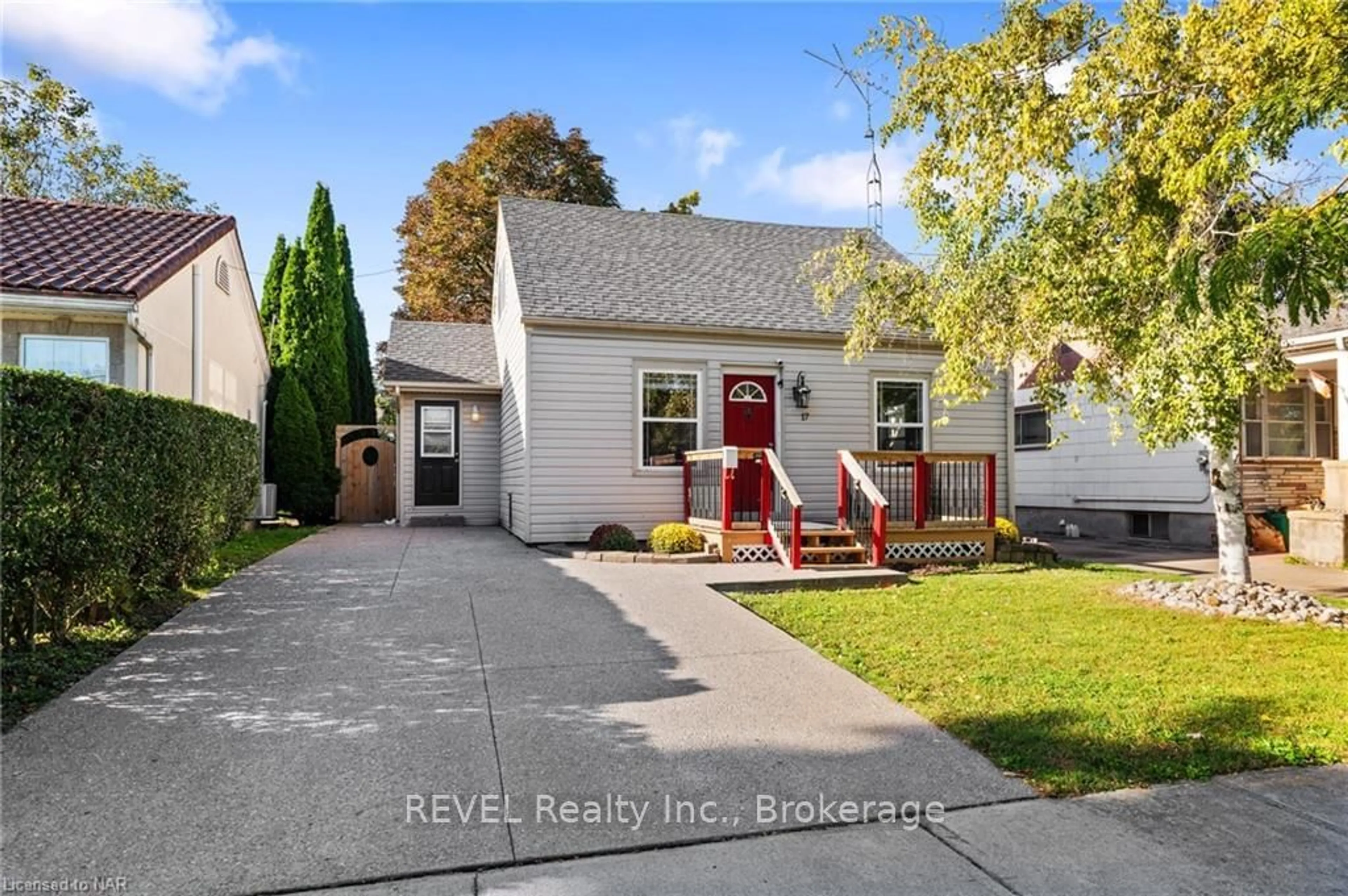 Frontside or backside of a home, the fenced backyard for 17 SANDOWN St, St. Catharines Ontario L2N 1X9