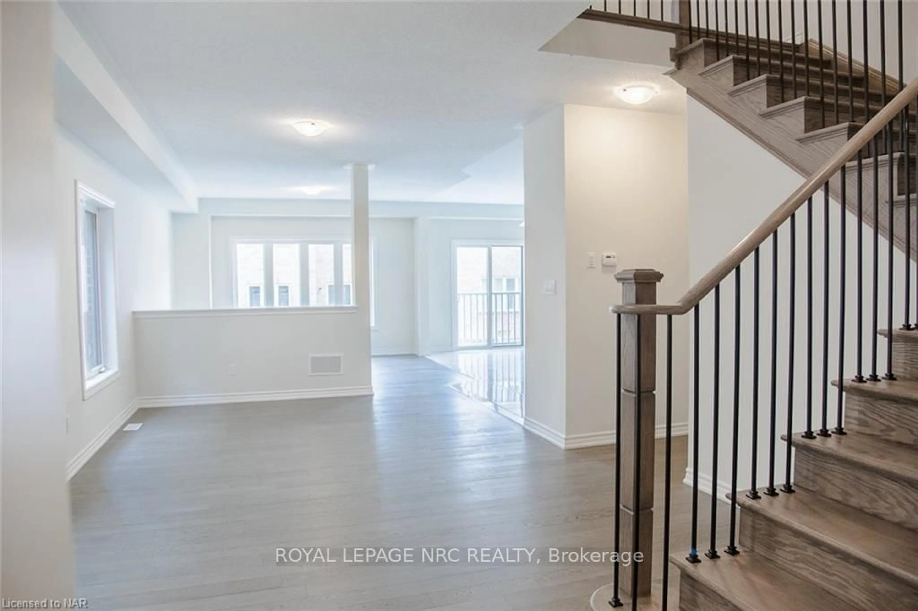 Indoor entryway, cement floor for 15 HUNTSWORTH Ave, Thorold Ontario L2V 0J5