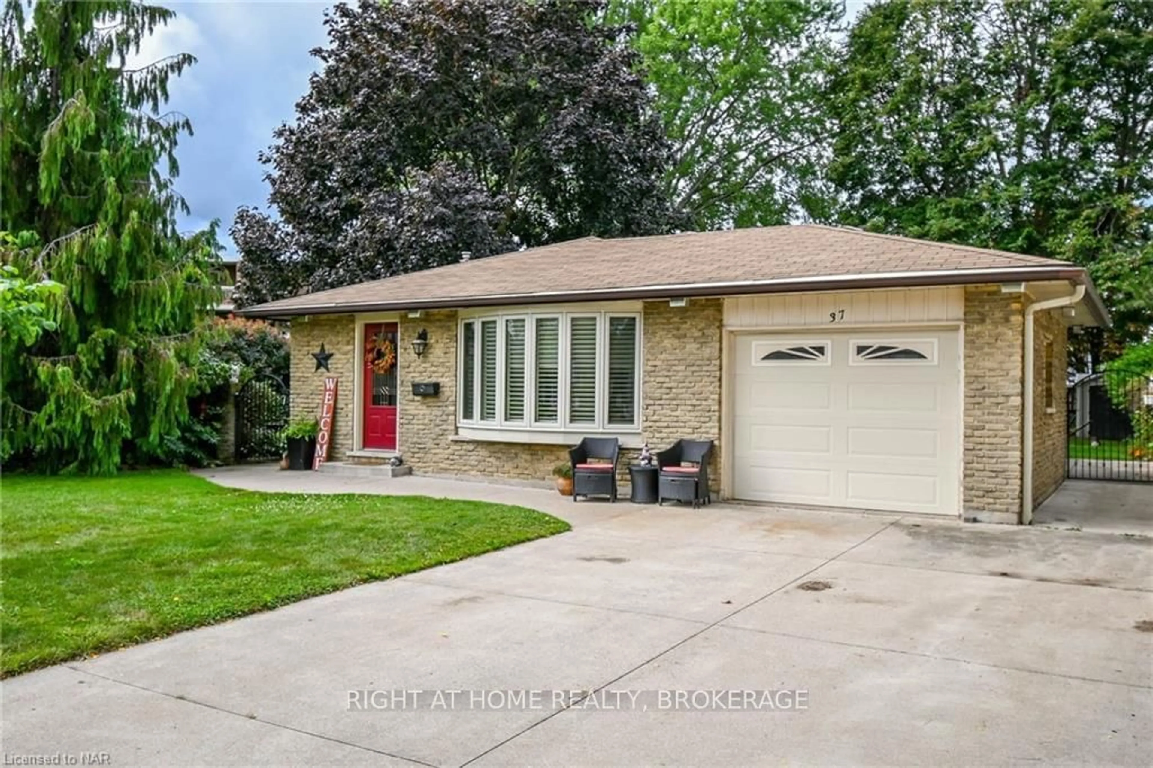 Home with brick exterior material for 37 BENDINGROAD Cres, St. Catharines Ontario L2N 5R4