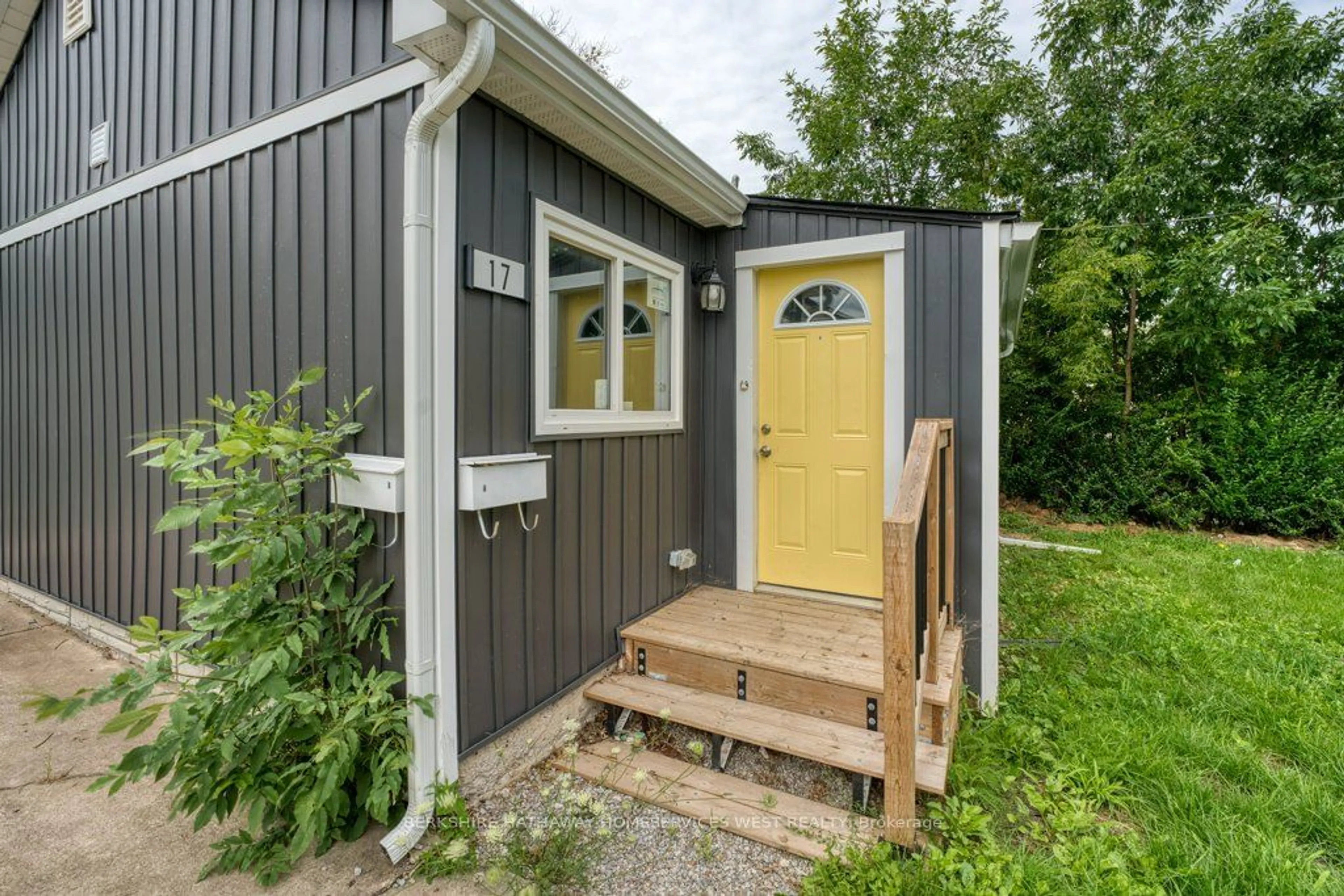 Shed for 17 Kirk St, St. Catharines Ontario L2S 1B8