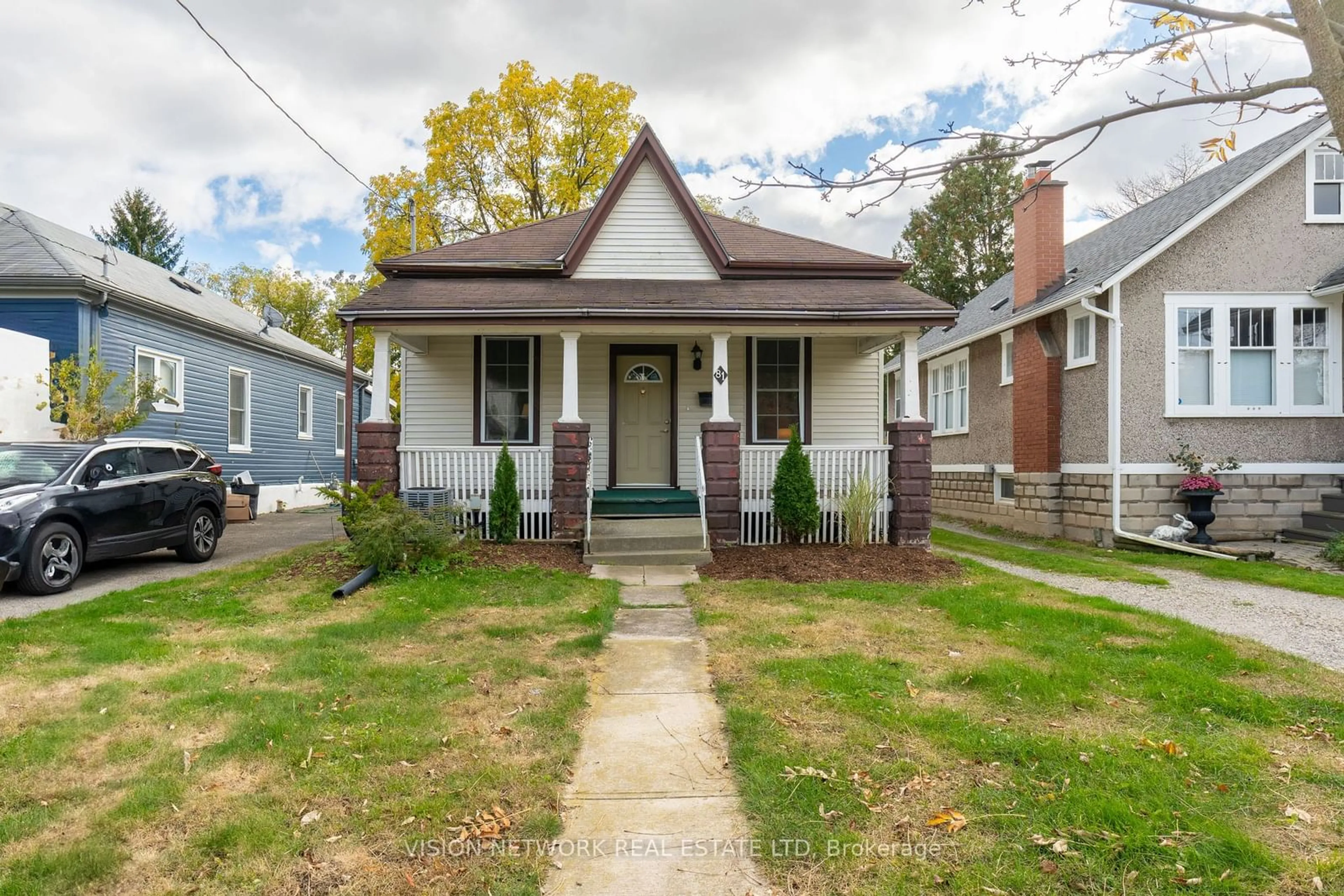 Frontside or backside of a home, cottage for 81 Briscoe St, London Ontario N6C 1X1