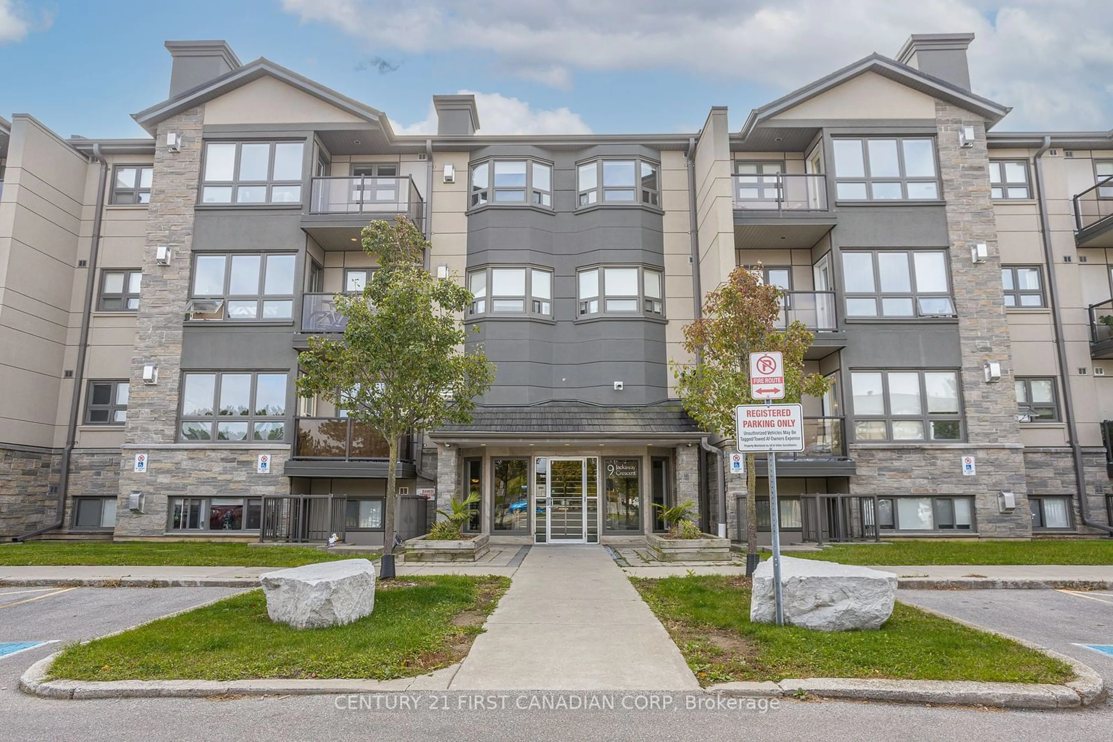 A pic from exterior of the house or condo, the front or back of building for 9 Jacksway Cres #202, London Ontario N5X 3T7