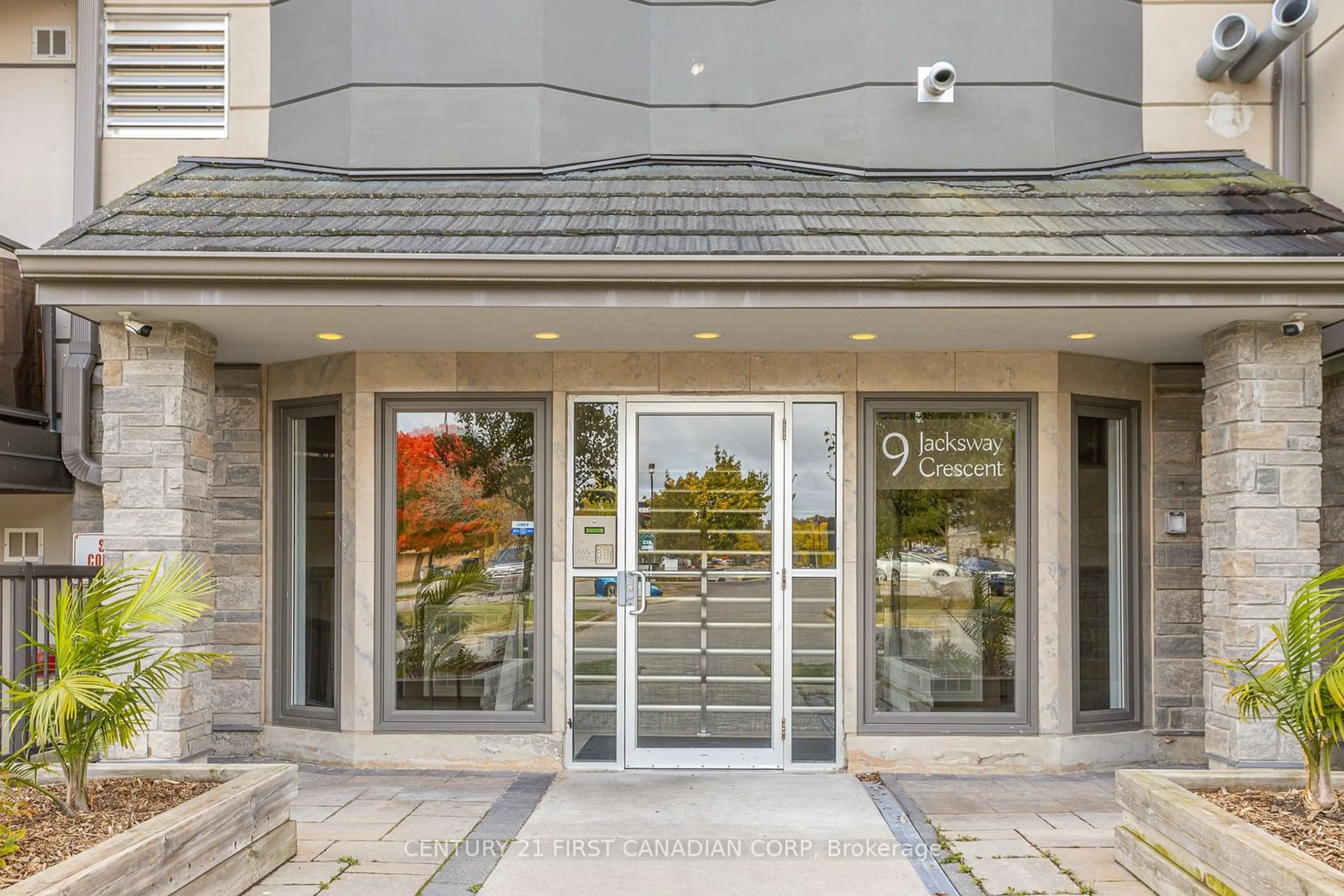 Indoor foyer for 9 Jacksway Cres #202, London Ontario N5X 3T7