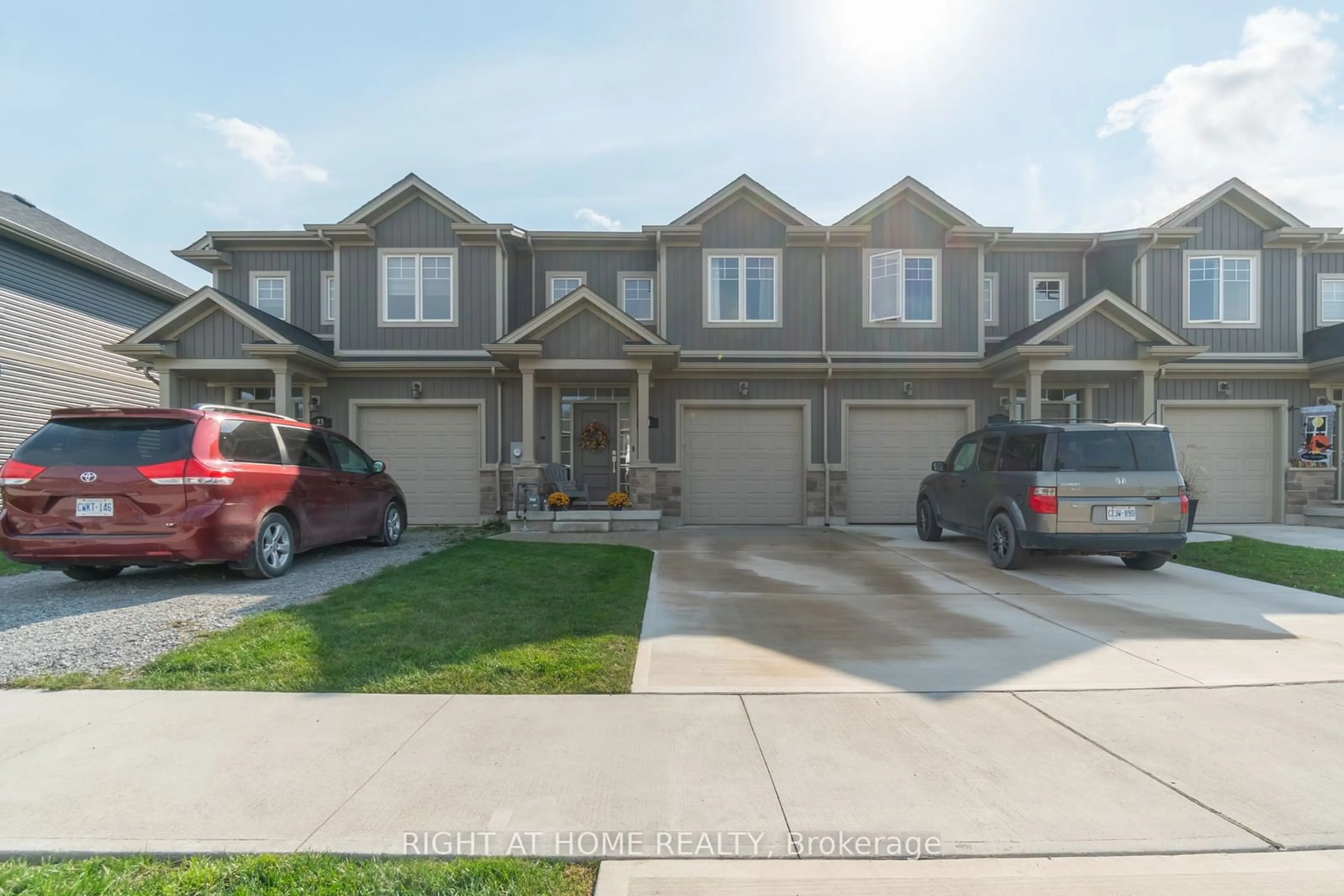 A pic from exterior of the house or condo, the street view for 21 Lamb Cres, Thorold Ontario L3C 7M5