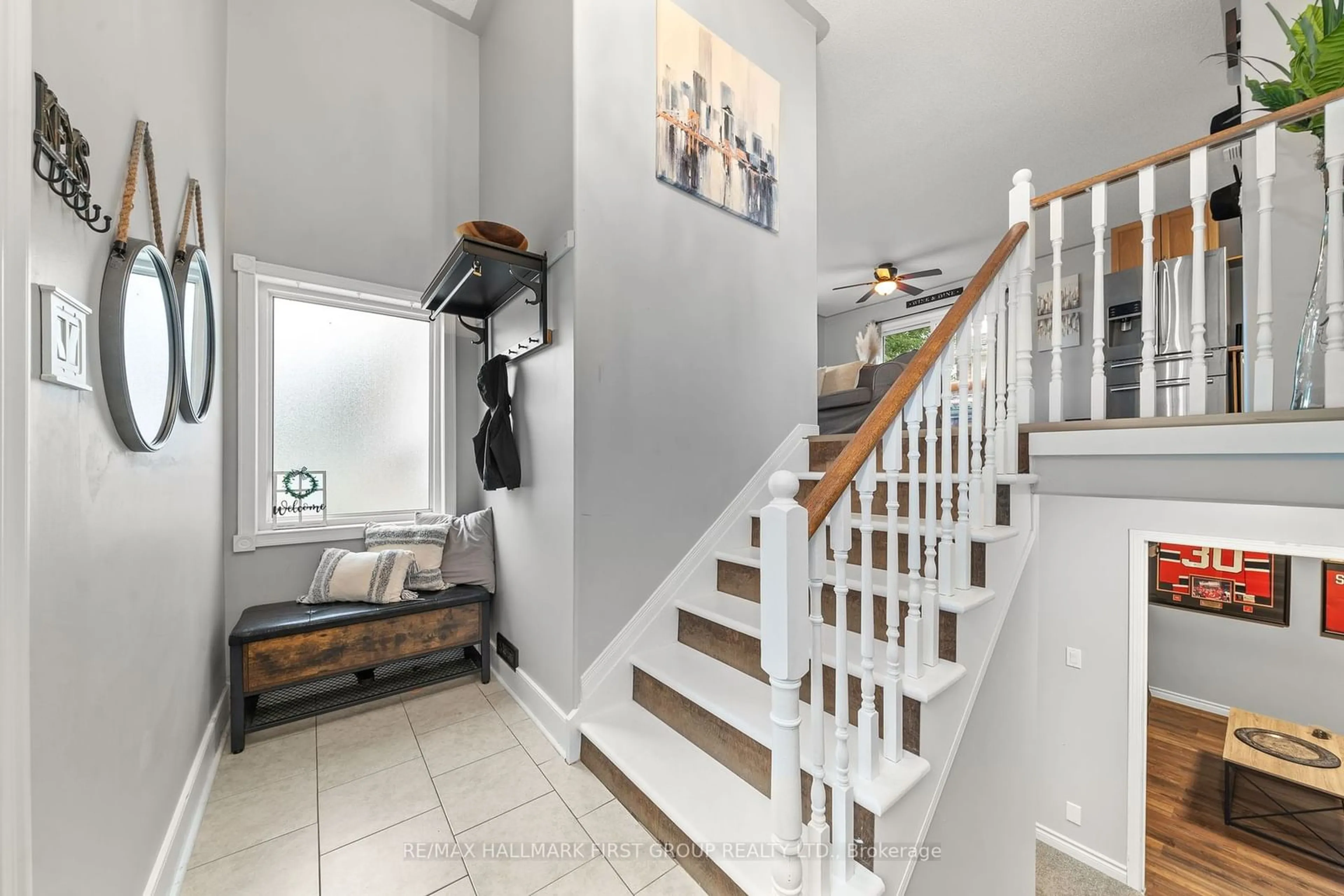 Indoor entryway, wood floors for 9 WHITLEY Lane, Quinte West Ontario K8V 2B4