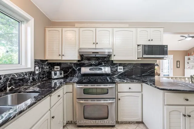 Additional property image - 956 Lynden Rd