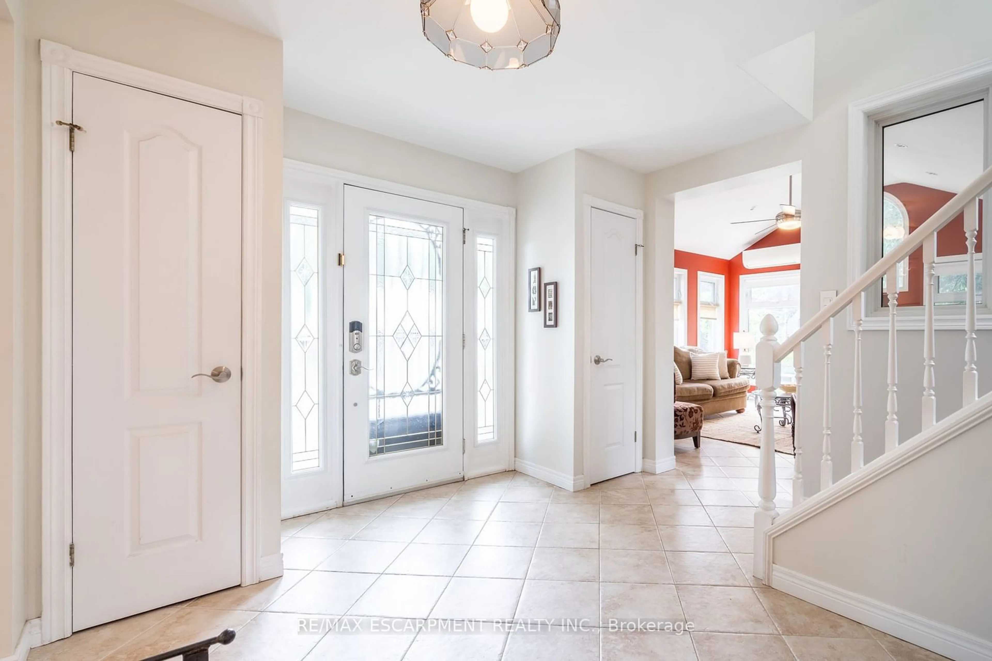 Indoor entryway, wood floors for 956 Lynden Rd, Hamilton Ontario L0R 1T0