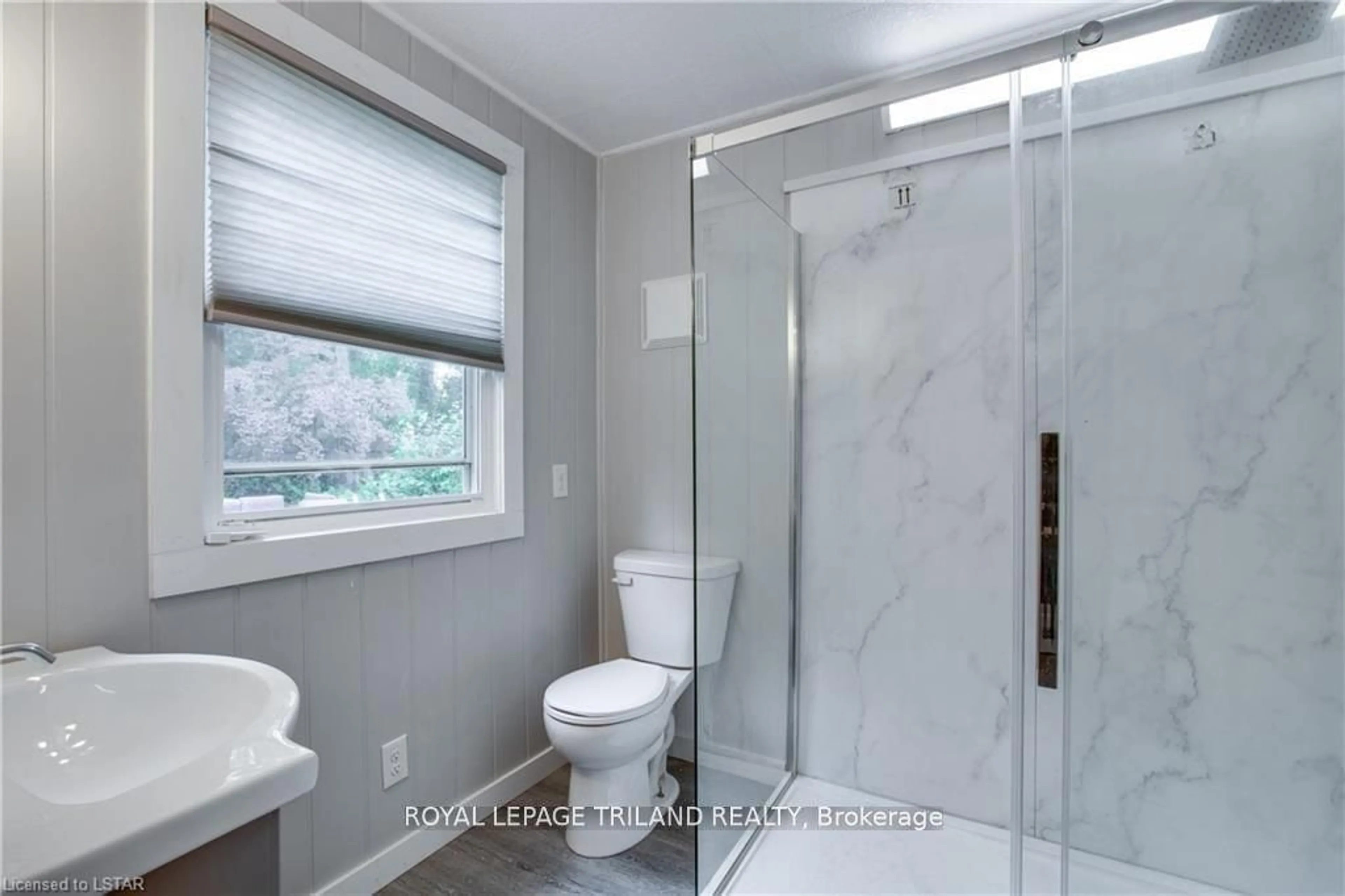 Bathroom, ceramic floors for 7575 Biddulph St, Lambton Shores Ontario N0M 2L0