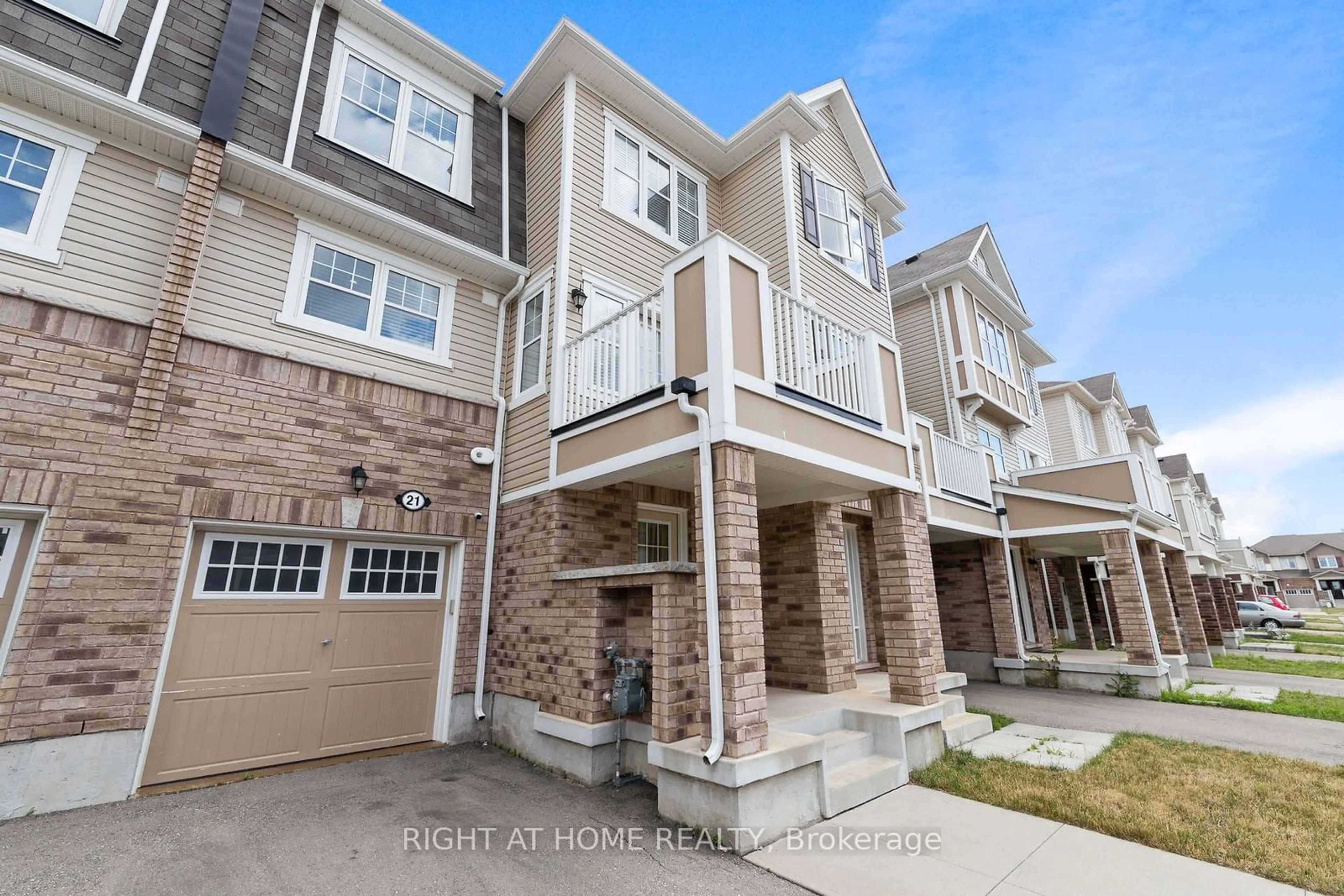 A pic from exterior of the house or condo, the street view for 21 Appleby St, Kitchener Ontario N2R 0E6