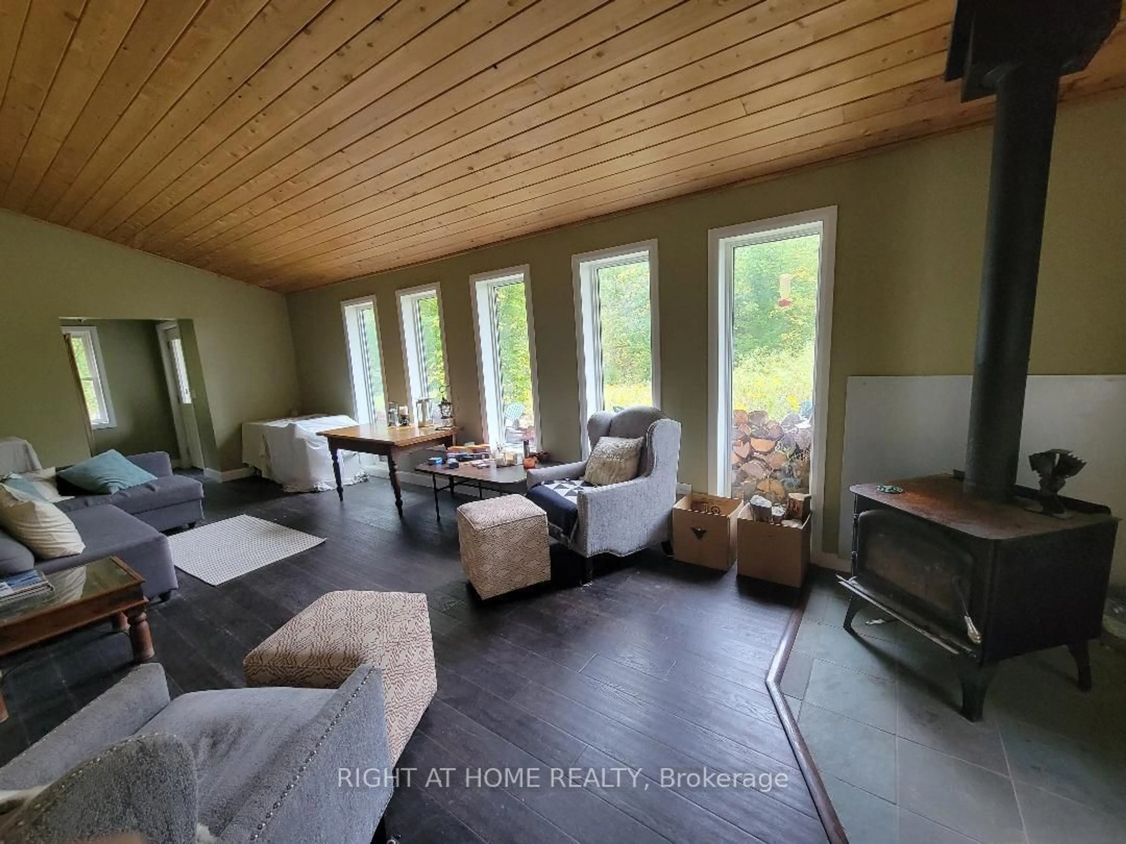 Living room, wood floors for 40 Pineview Crt, Marmora and Lake Ontario K0K 2M0