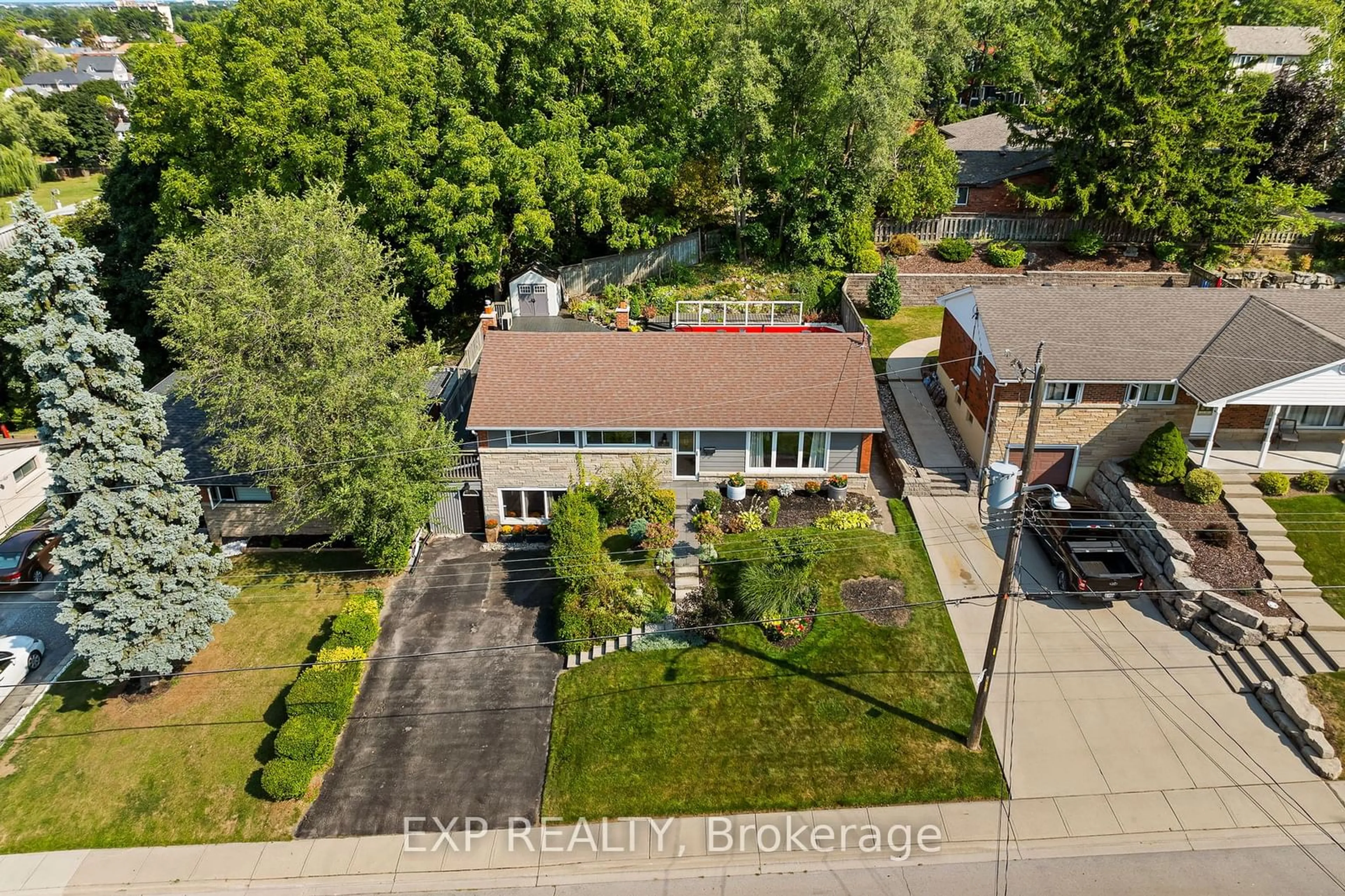 Frontside or backside of a home, the fenced backyard for 17 Battlefield Dr, Hamilton Ontario L8G 1T8