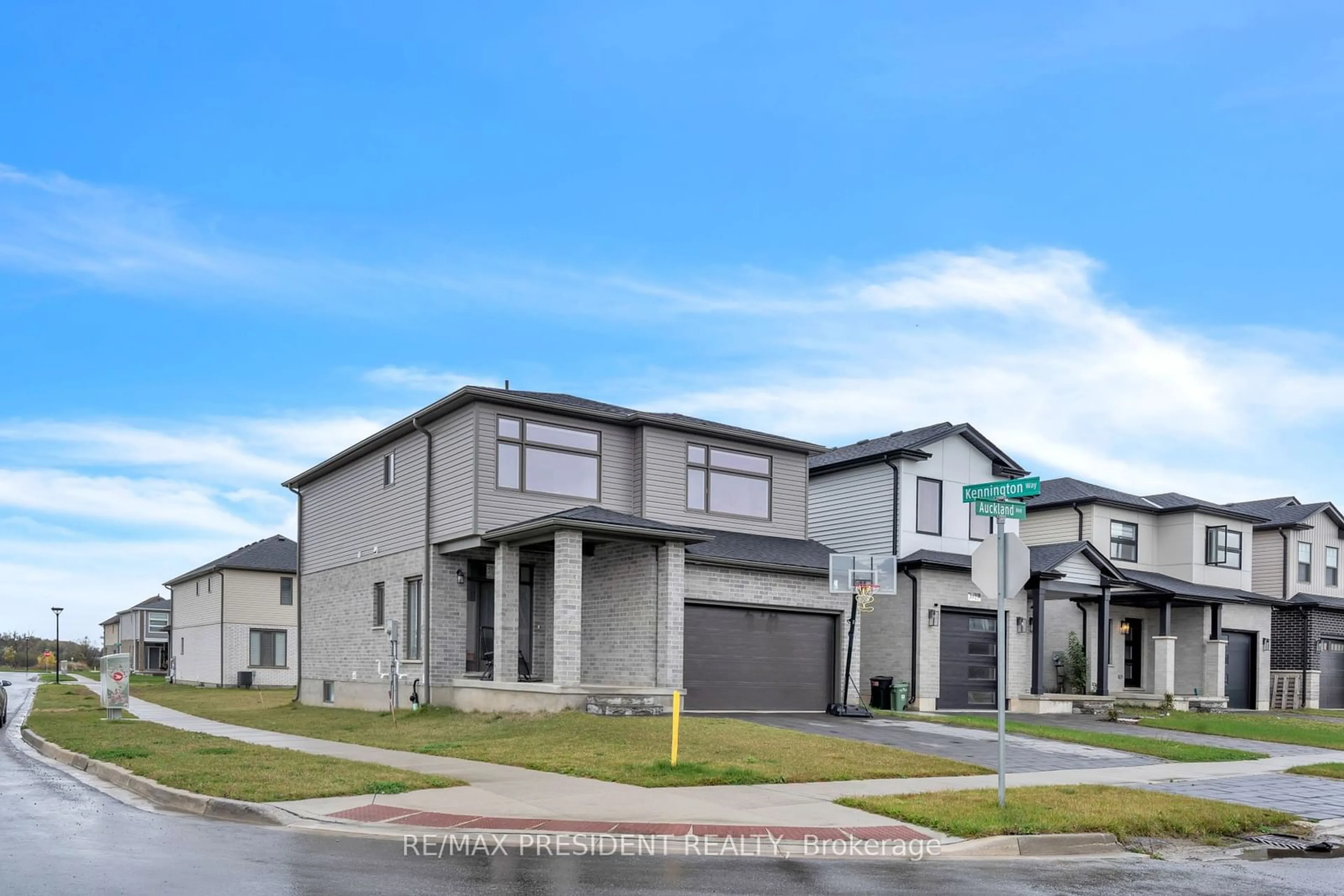 Frontside or backside of a home, the street view for 3919 Auckland Ave, London Ontario N6L 0J3