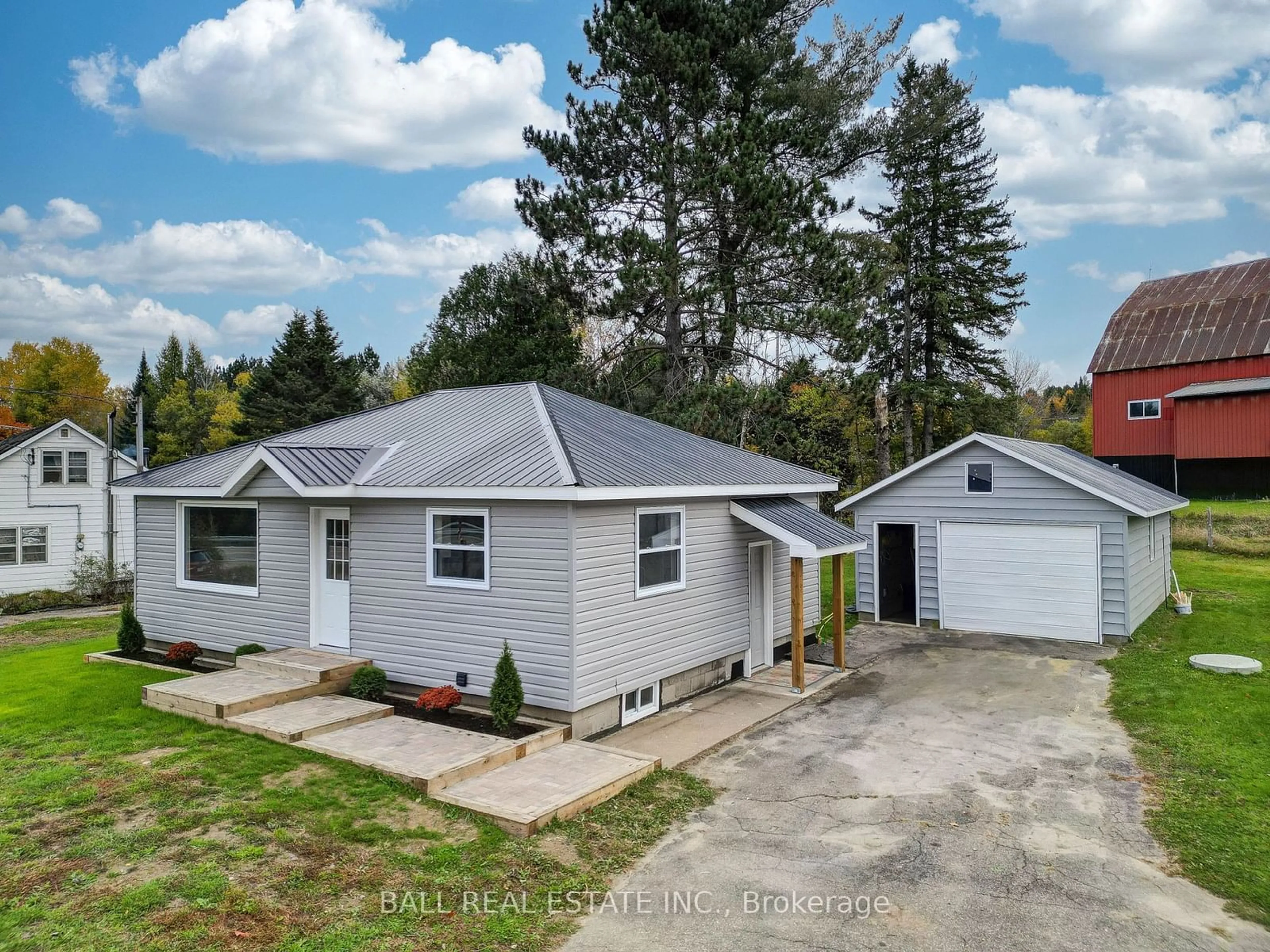 Frontside or backside of a home, cottage for 33236 Highway 62, Hastings Highlands Ontario K0L 2S0