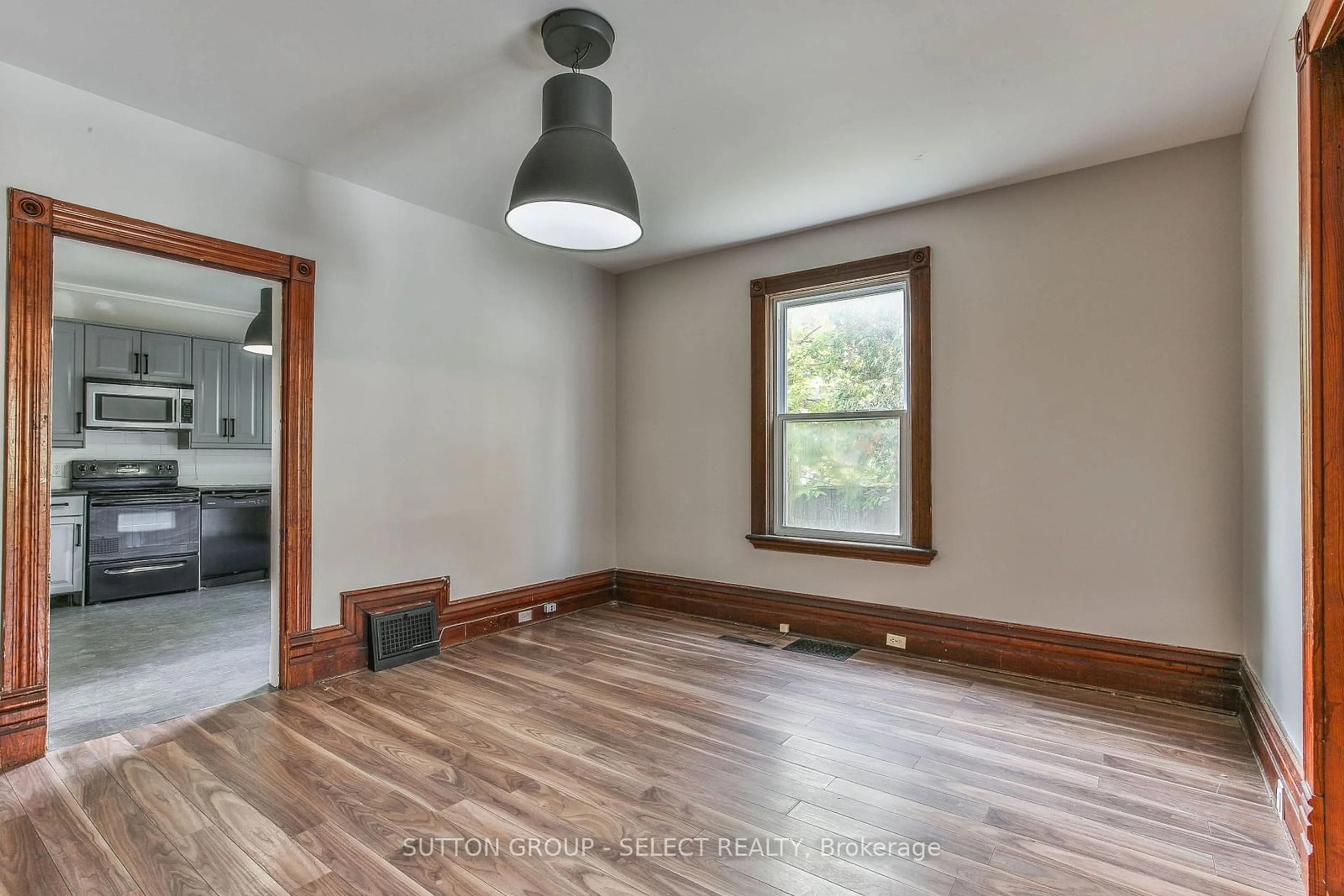 A pic of a room, wood floors for 123 Mill St, London Ontario N6A 1P7