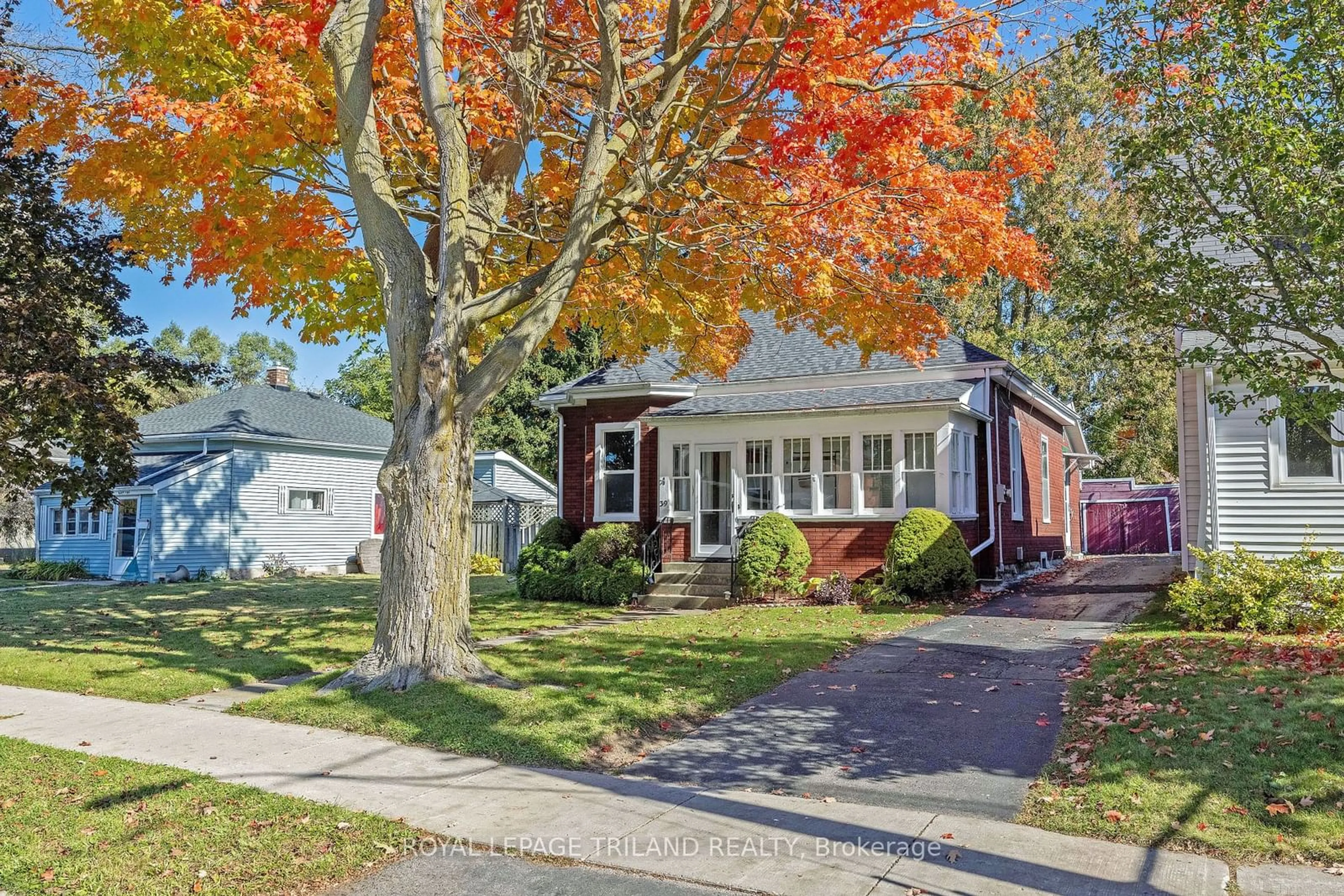 A pic from exterior of the house or condo, the street view for 39 Woodworth Ave, St. Thomas Ontario N5P 3J5