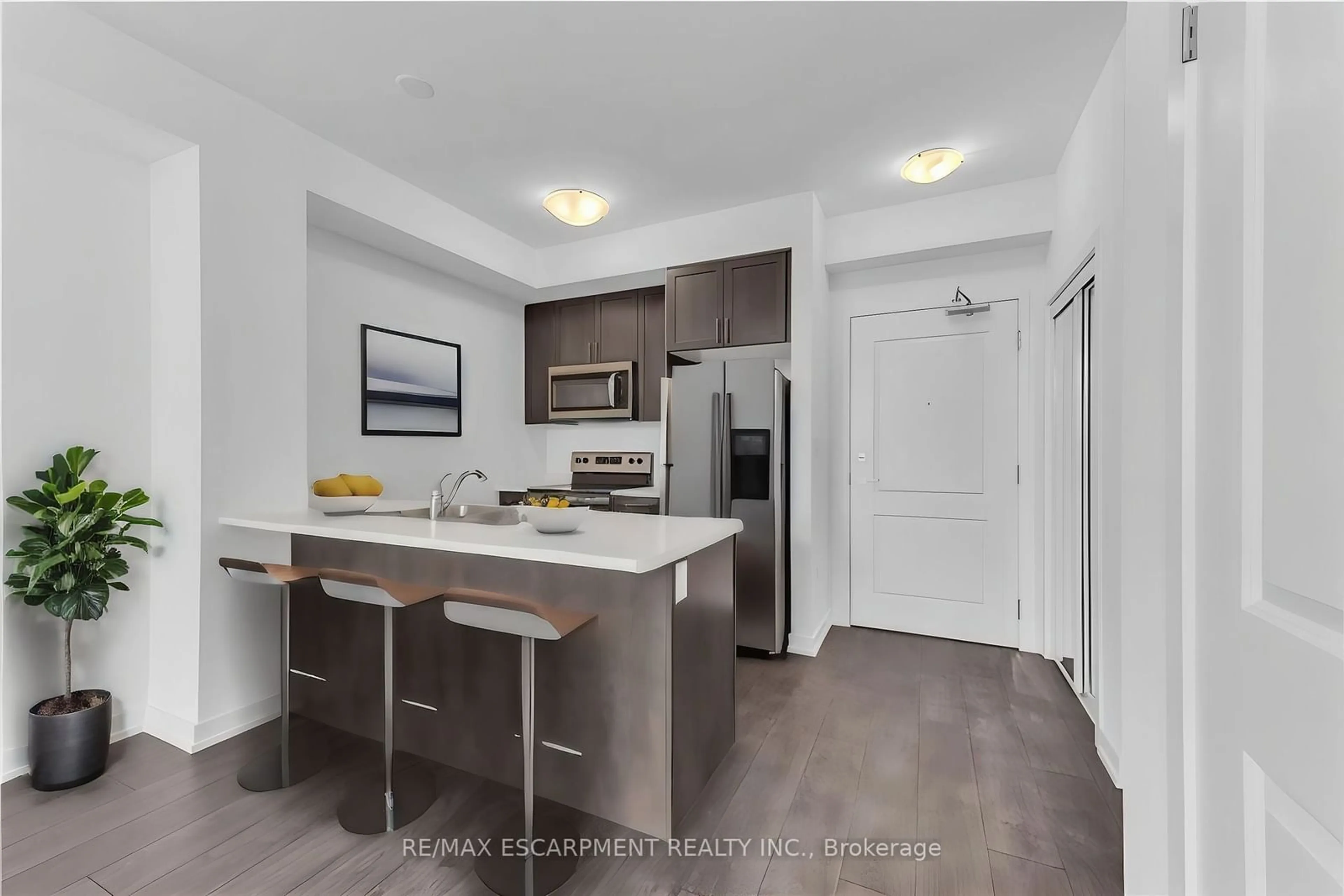 Open concept kitchen for 460 Dundas St #308, Hamilton Ontario L0R 2H4