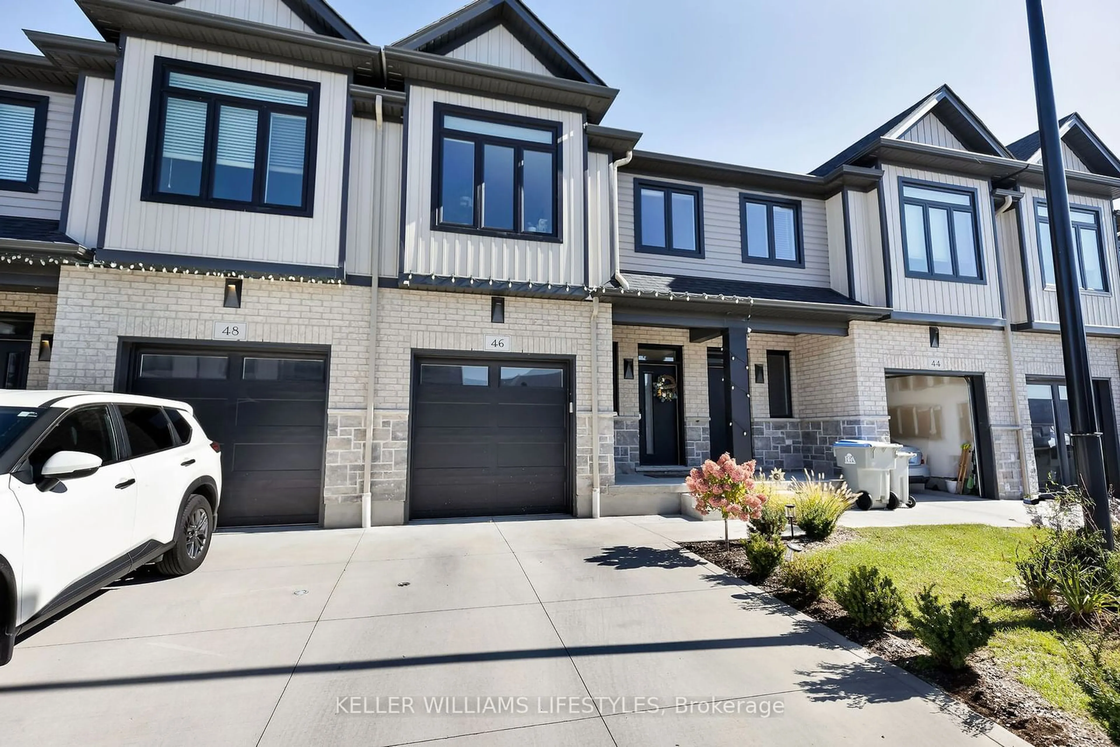 Frontside or backside of a home, the street view for 601 Lions Park Dr #46, Strathroy-Caradoc Ontario N0L 1W0