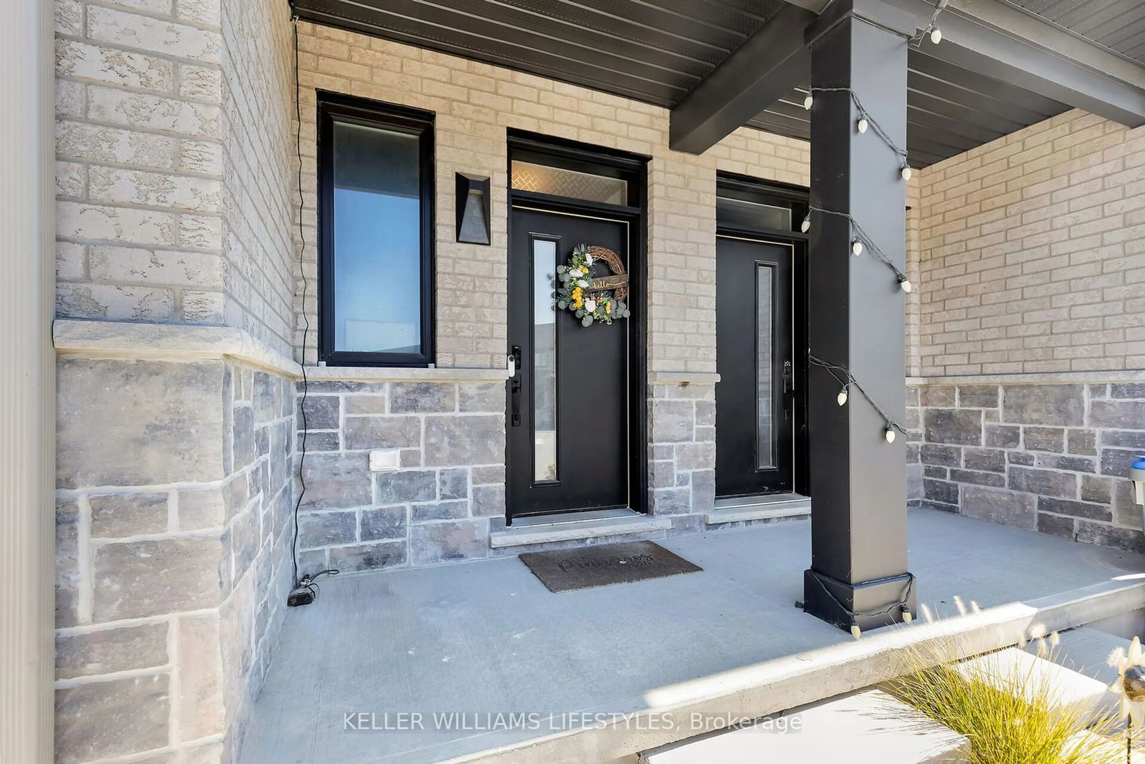 Indoor entryway, cement floor for 601 Lions Park Dr #46, Strathroy-Caradoc Ontario N0L 1W0