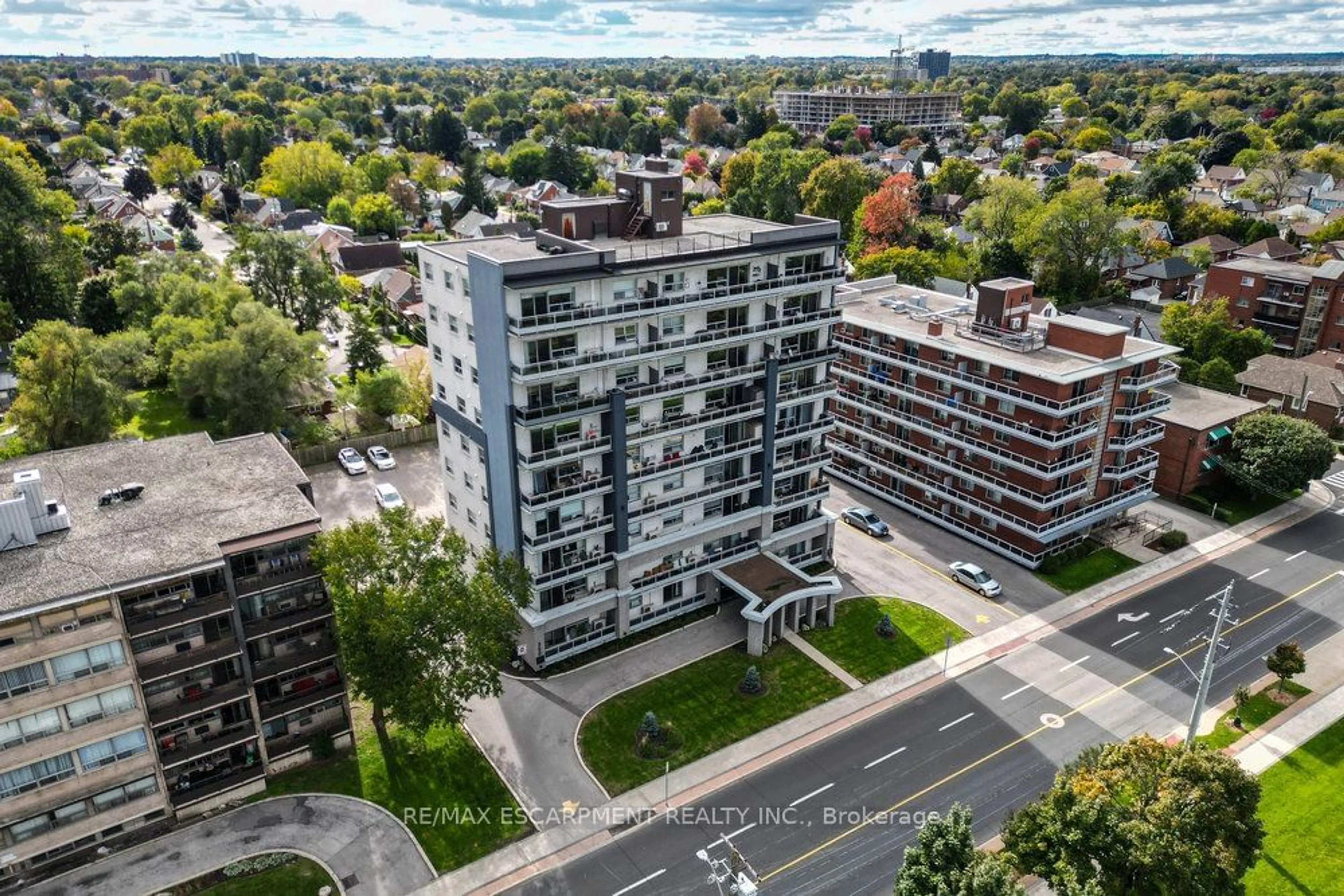 A pic from exterior of the house or condo, the street view for 350 CONCESSION St #603, Hamilton Ontario L9A 1B6