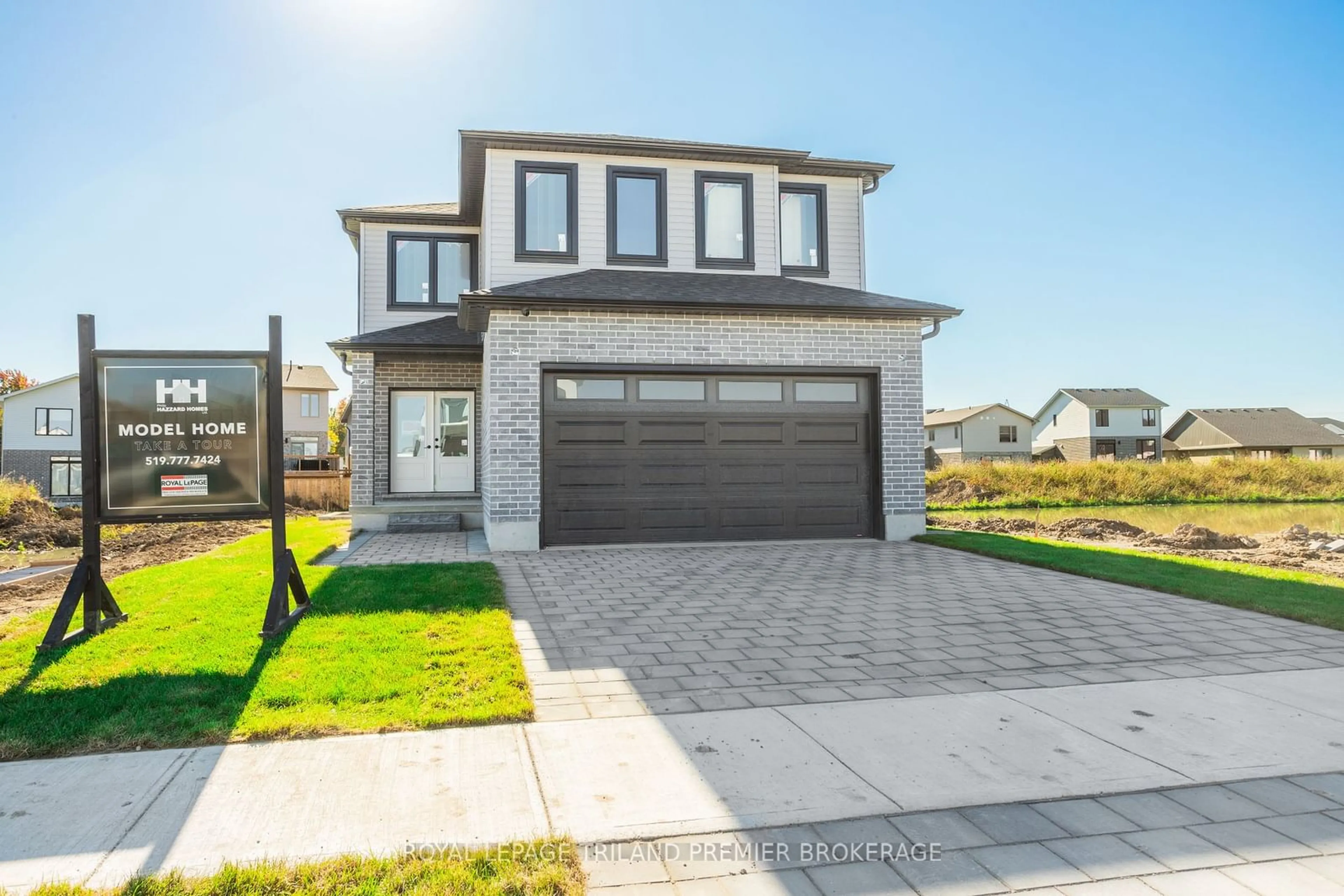 Frontside or backside of a home, the street view for 258 HESSELMAN Cres, London Ontario N6M 0K3