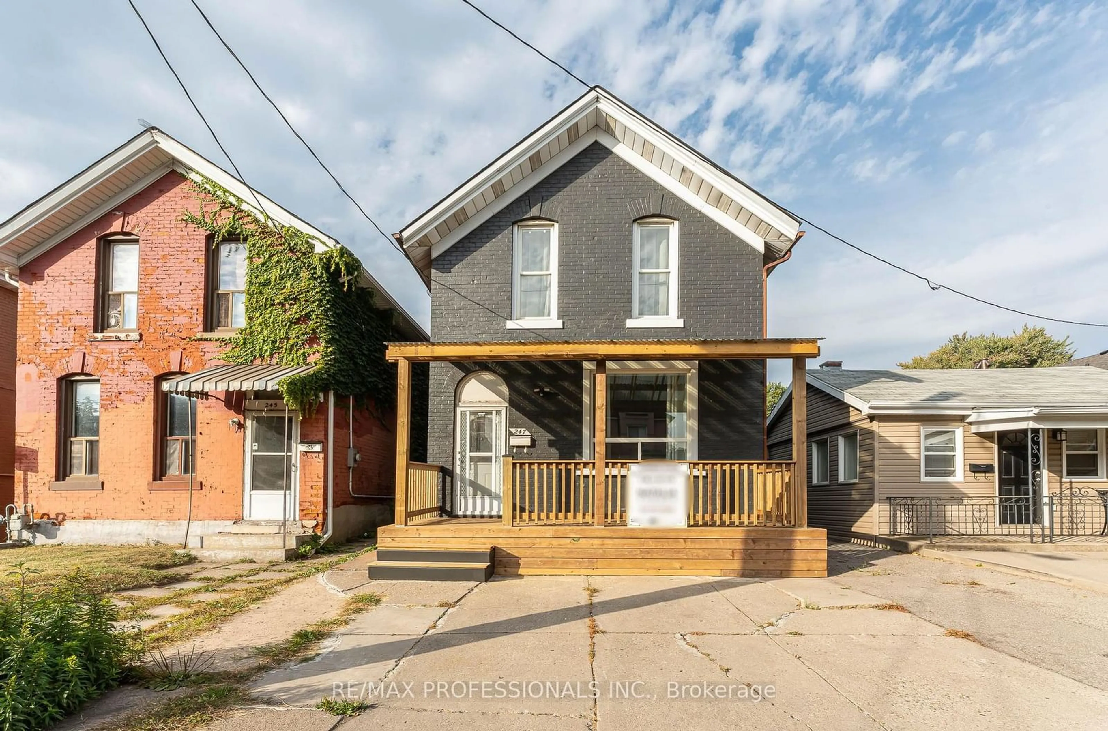 Frontside or backside of a home, the street view for 247 Robert St, Hamilton Ontario L8L 2R2