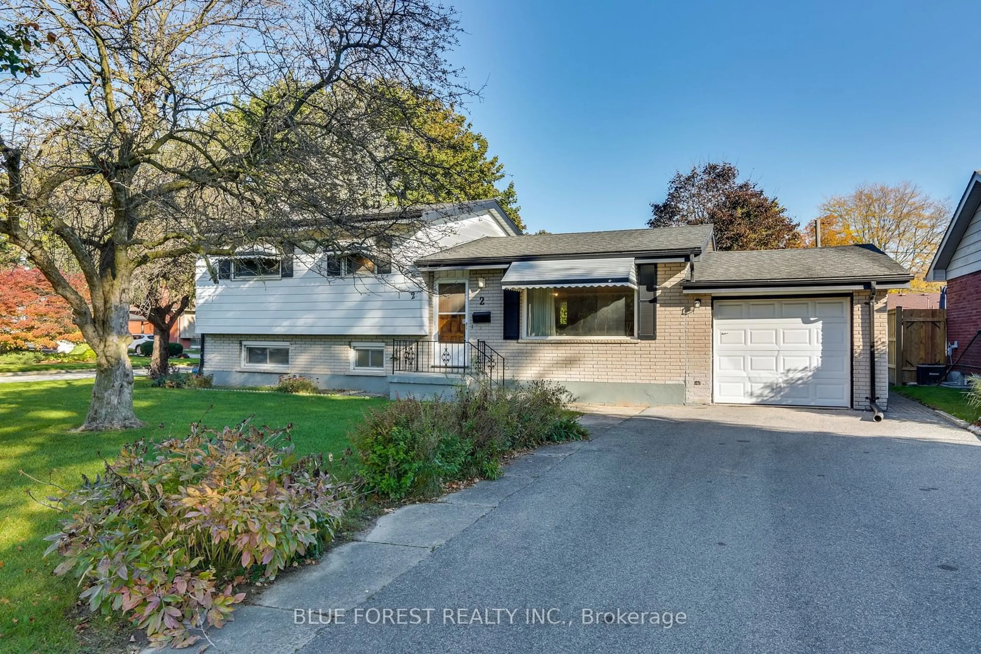 A pic from exterior of the house or condo, the street view for 2 Wadsworth St, London Ontario N5V 2R2