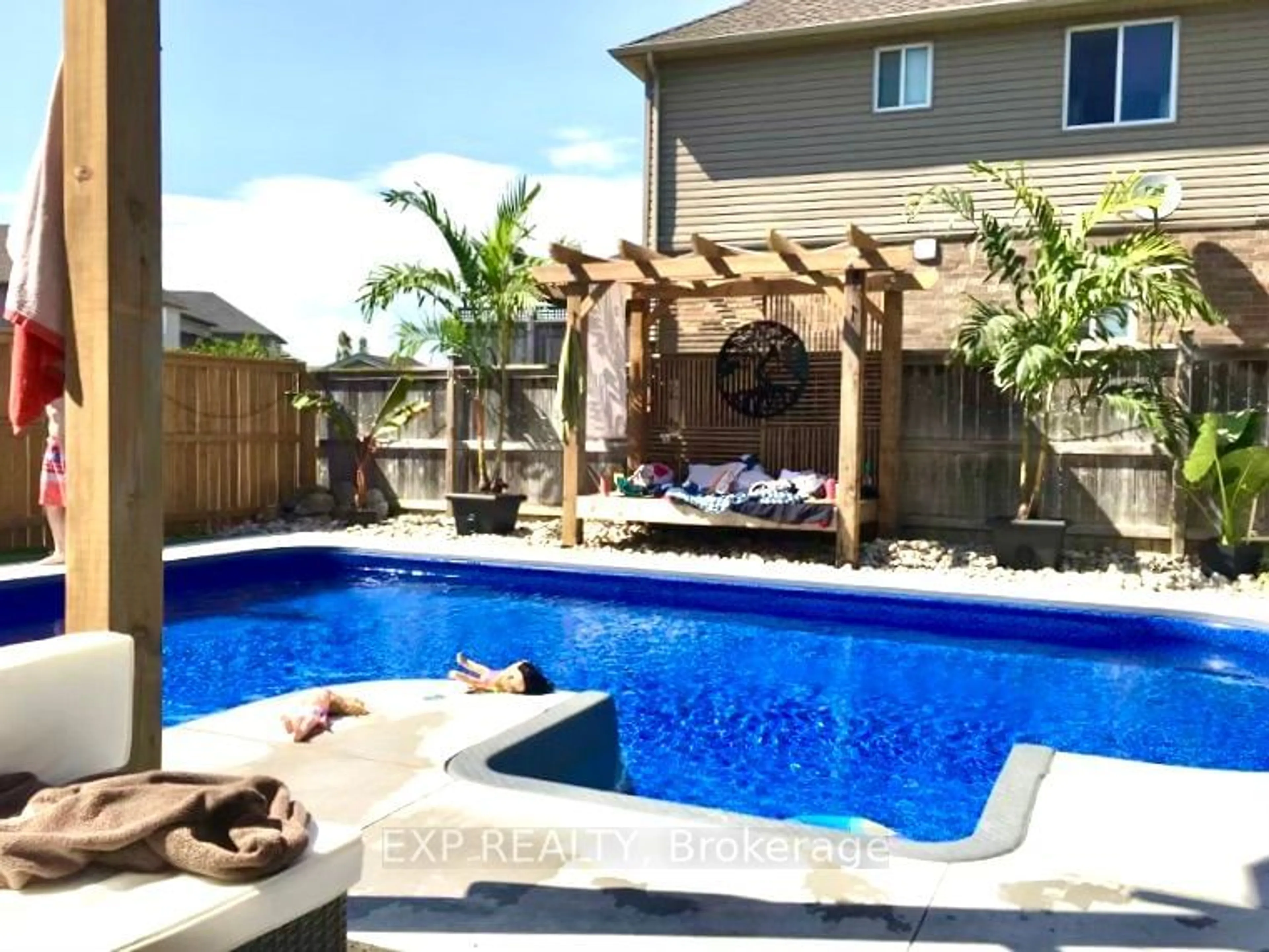 Indoor or outdoor pool for 1666 Mcneil Rd, London Ontario N6M 0A3