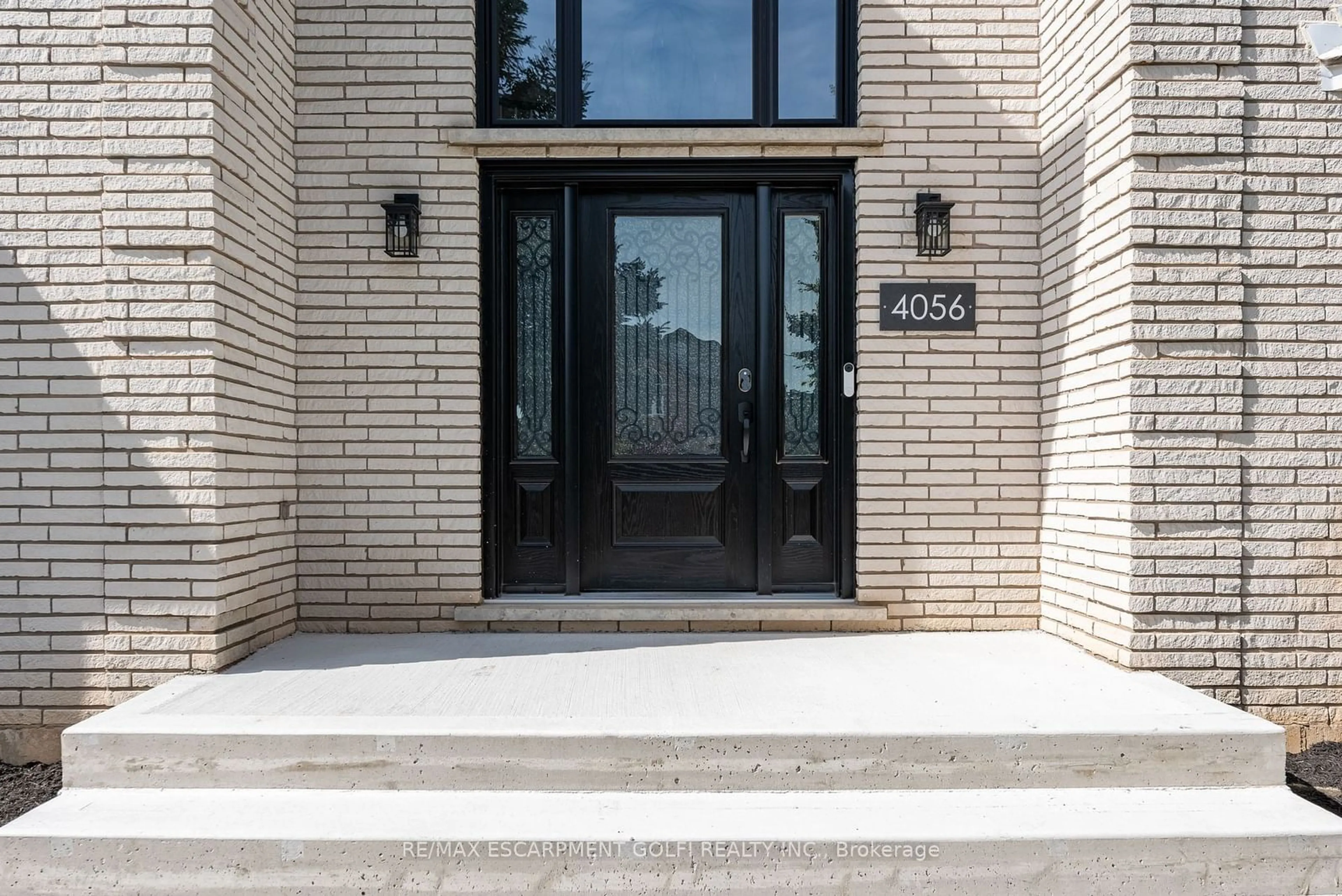 Indoor entryway, ceramic floors for 4056 Hixon St, Lincoln Ontario L0R 1B0