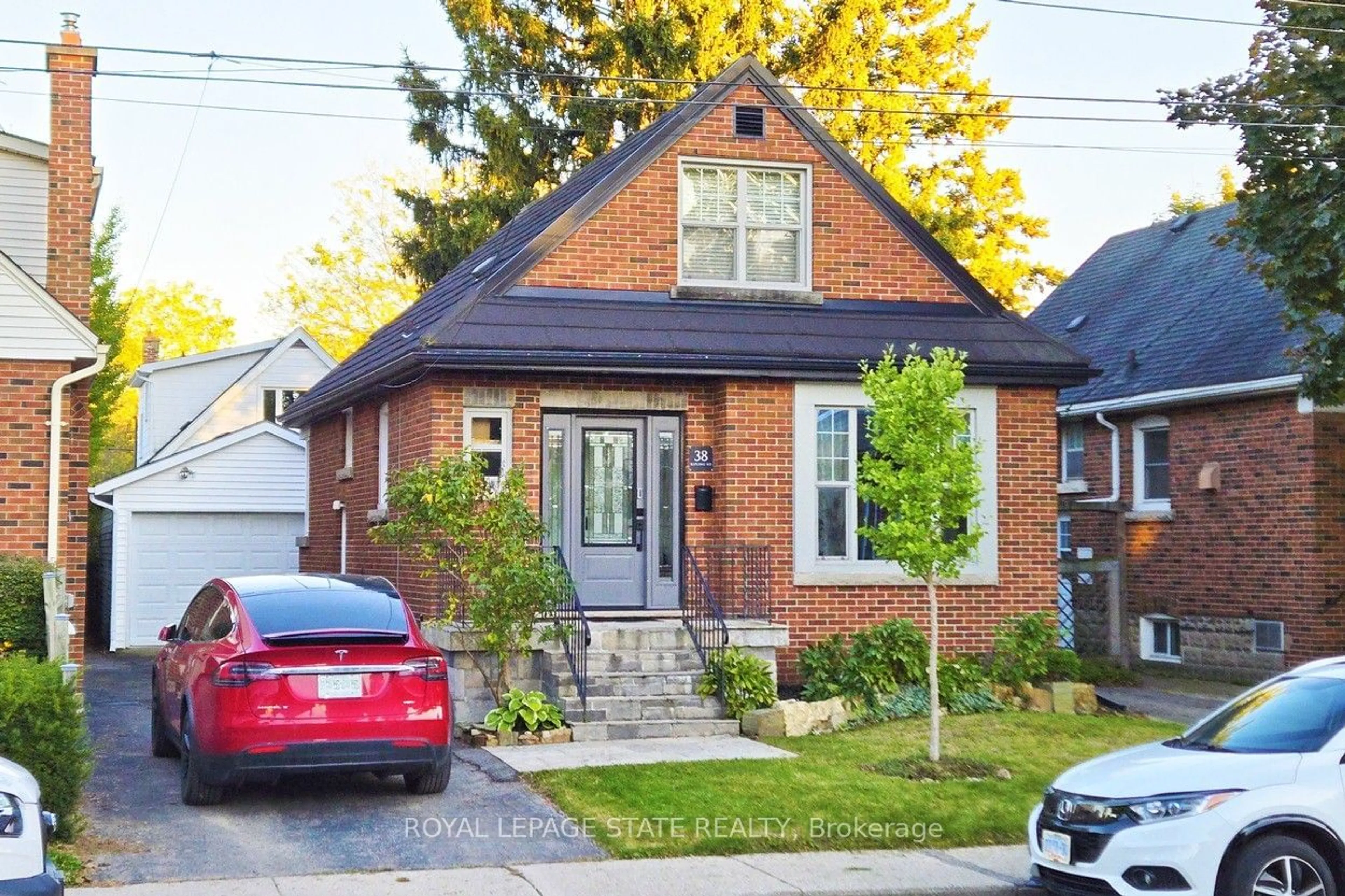 Home with brick exterior material for 38 Kipling Rd, Hamilton Ontario L8S 3X3