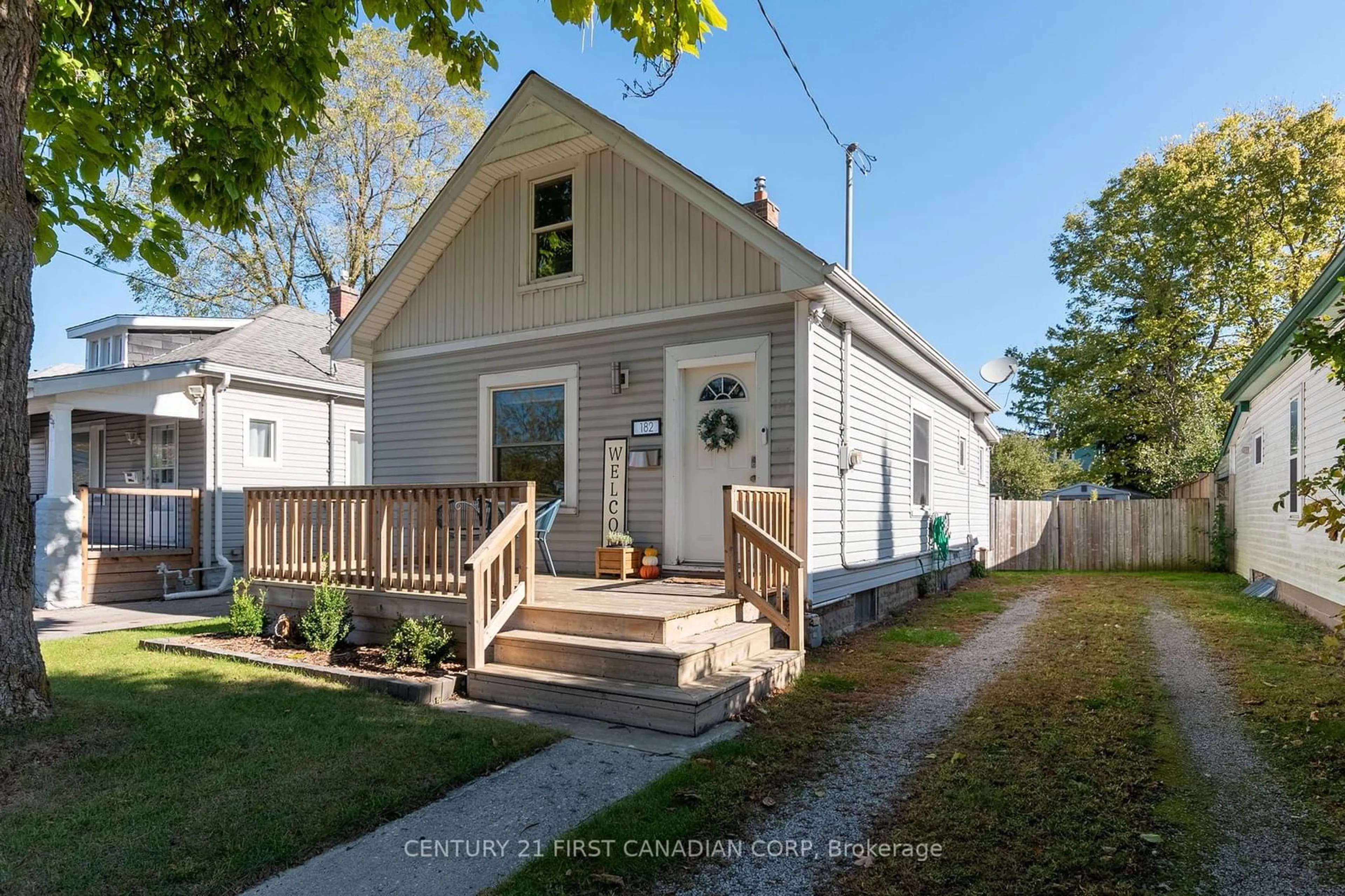 Frontside or backside of a home, cottage for 182 East St, London Ontario N5Z 2R9