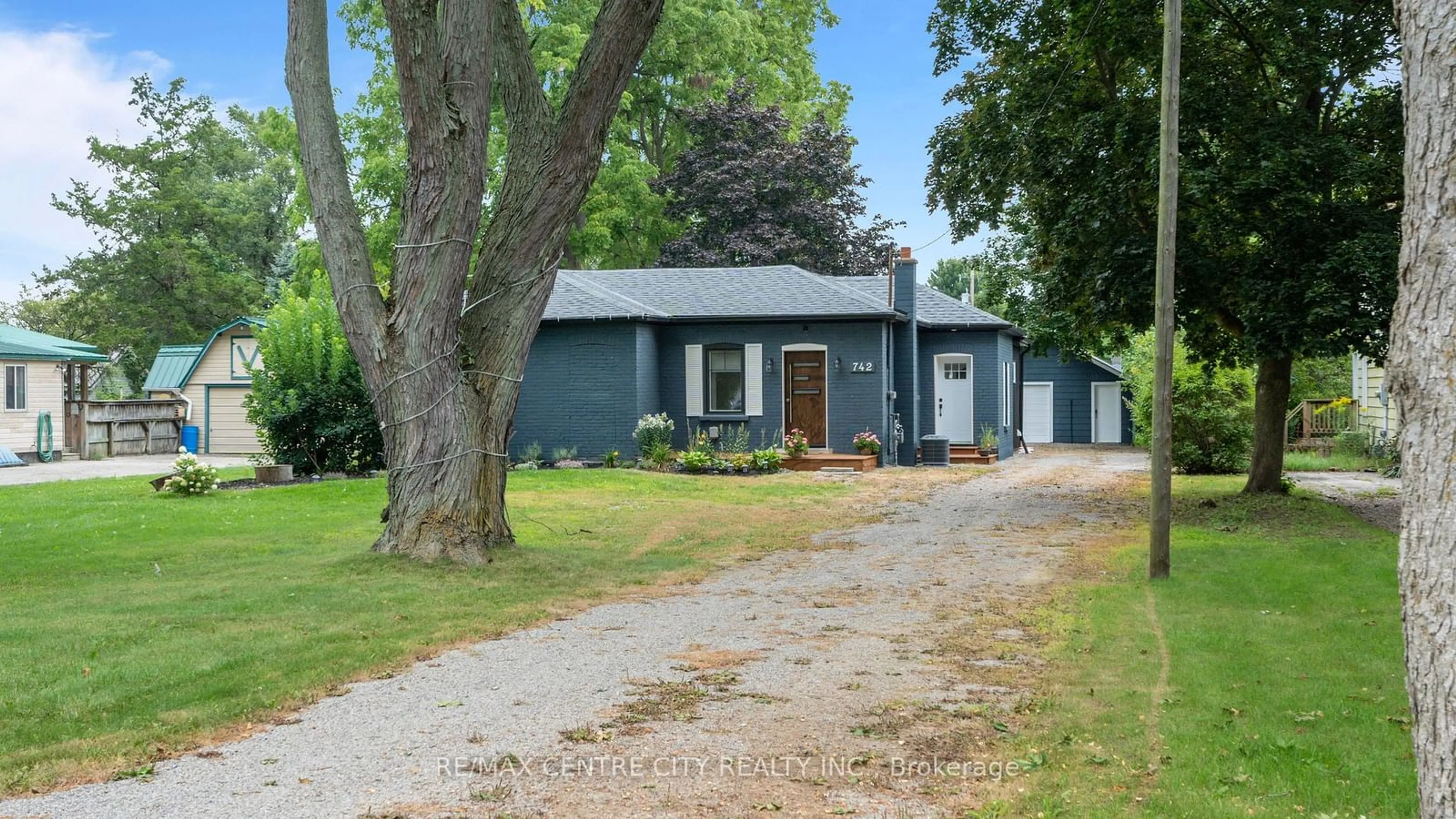 Frontside or backside of a home, cottage for 742 Mount Pleasant Rd, Brantford Ontario N0E 1K0