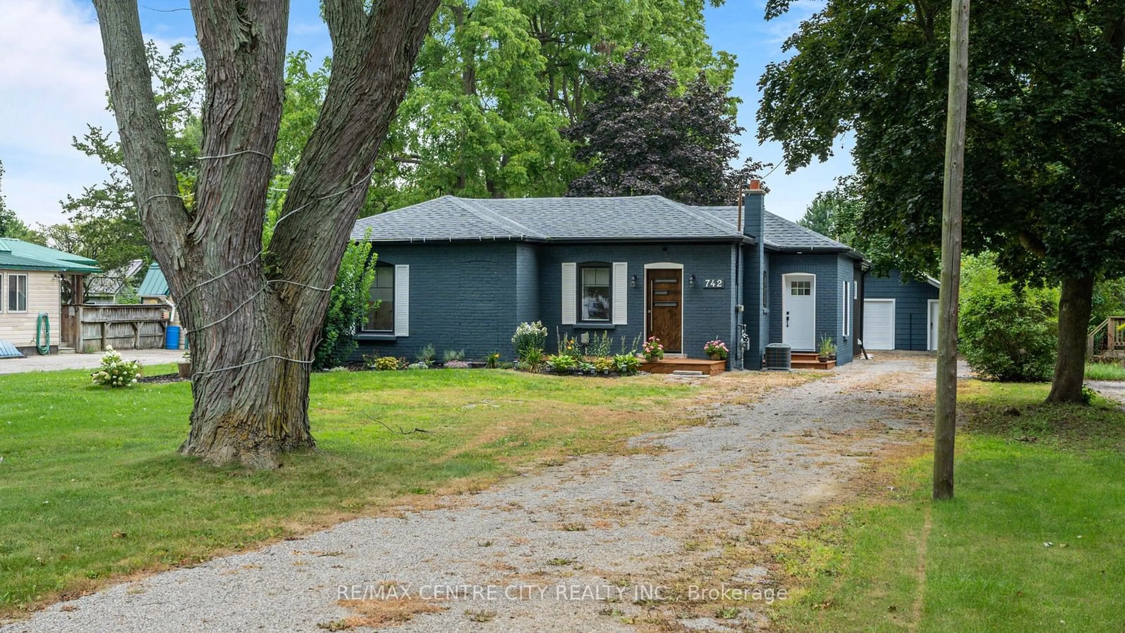 Frontside or backside of a home, cottage for 742 Mount Pleasant Rd, Brantford Ontario N0E 1K0