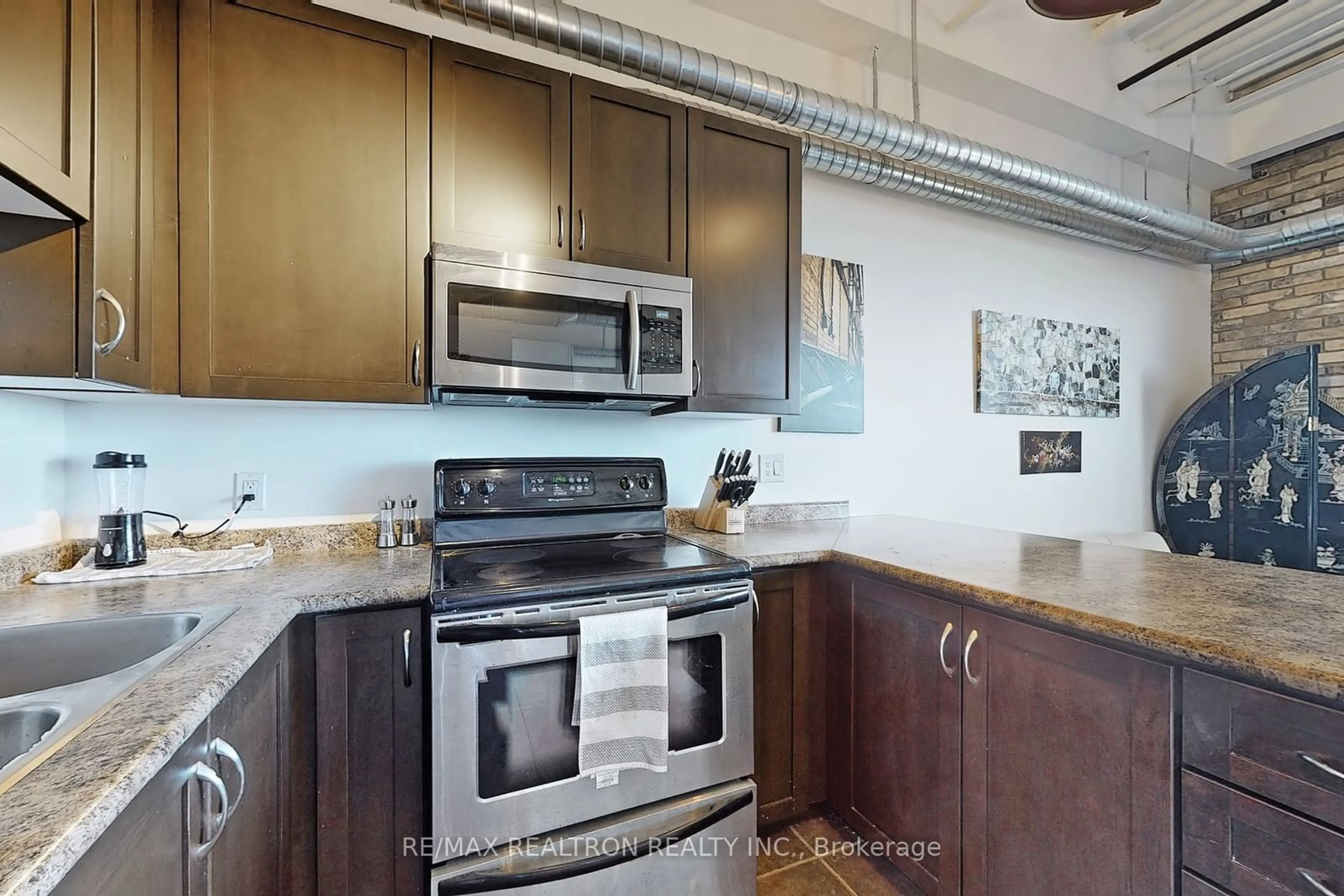 Standard kitchen for 120 Mansion St #609, Kitchener Ontario N2H 0A1