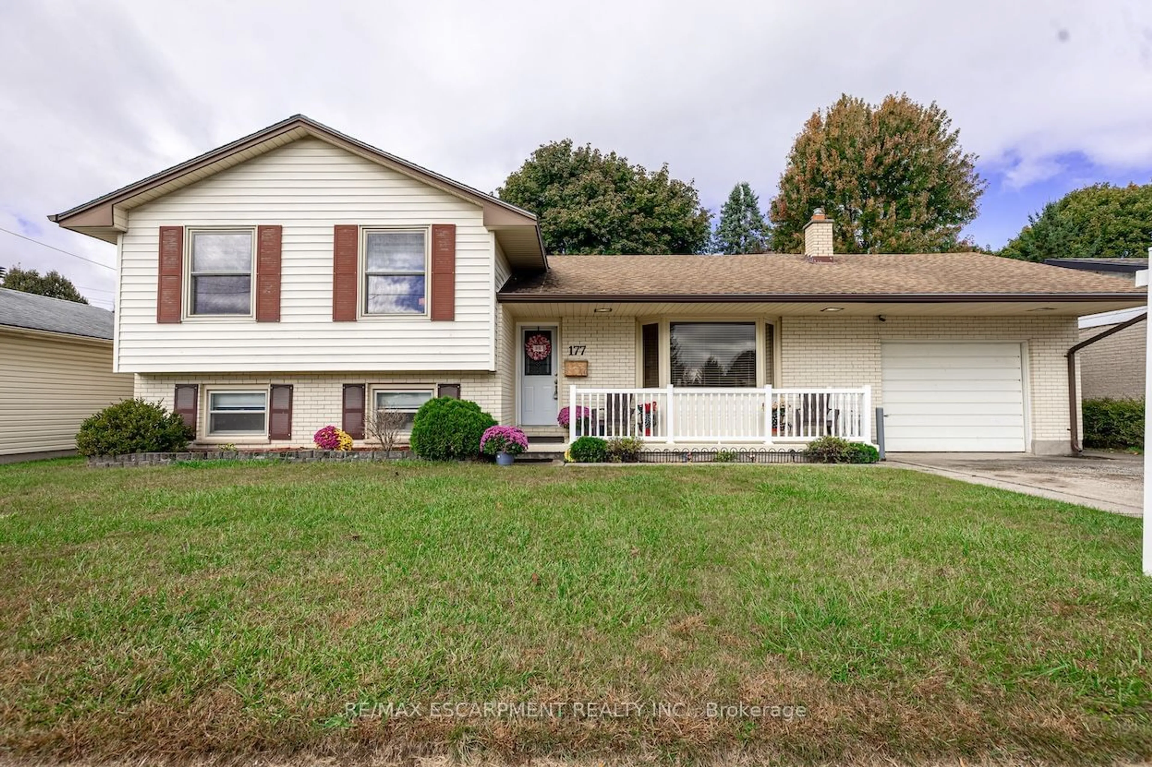 Frontside or backside of a home, the street view for 177 Ontario St, Strathroy-Caradoc Ontario N7G 1B8