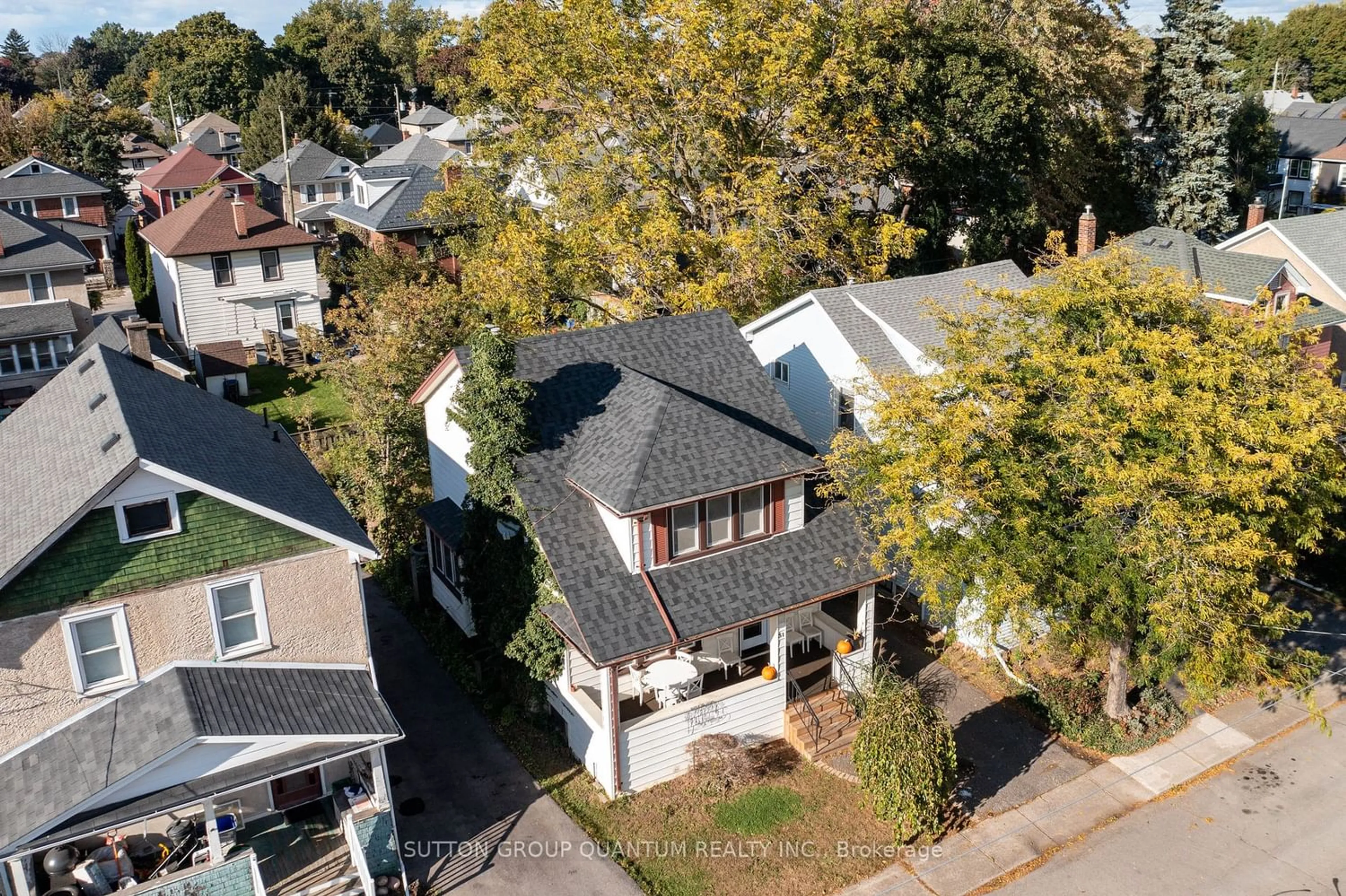 Frontside or backside of a home, the street view for 31 ALBERT St, St. Catharines Ontario L2R 2G6