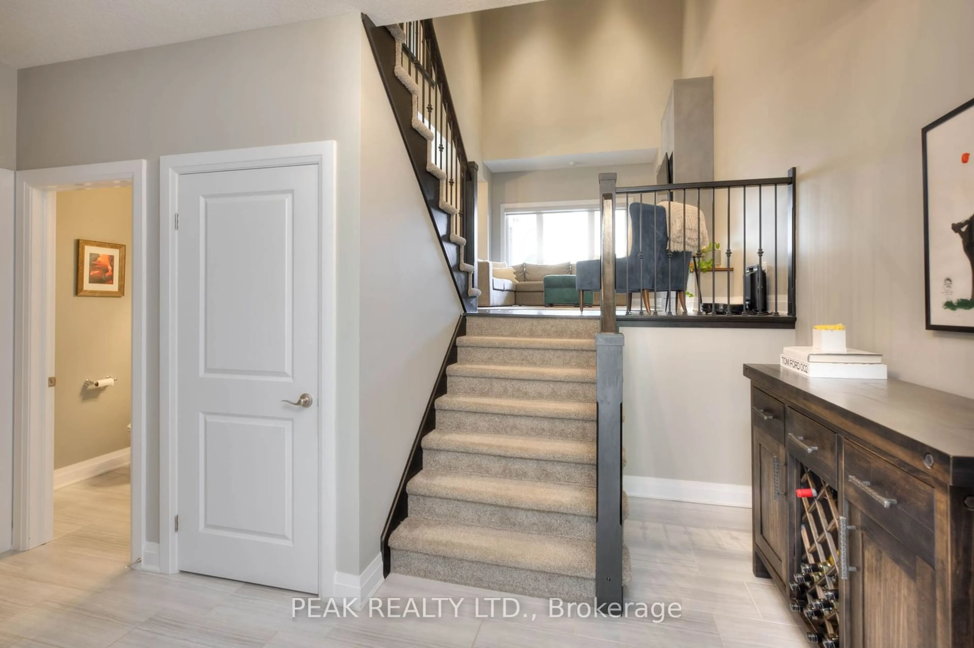 Indoor entryway, wood floors for 271 Grey Silo Rd #11, Waterloo Ontario N2K 0E9