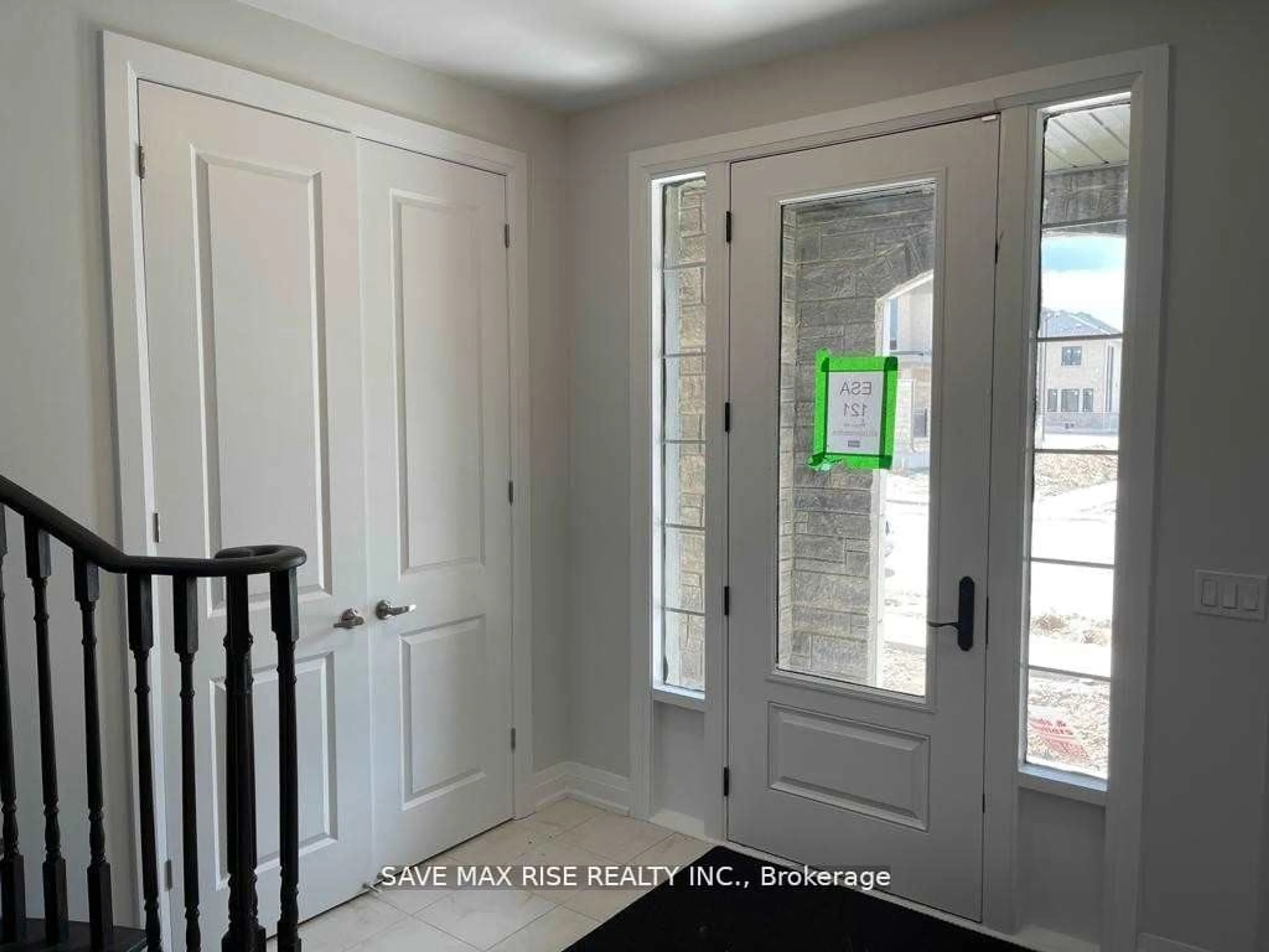 Indoor entryway, wood floors for 803 Queenston Blvd, Woodstock Ontario N4T 0M4