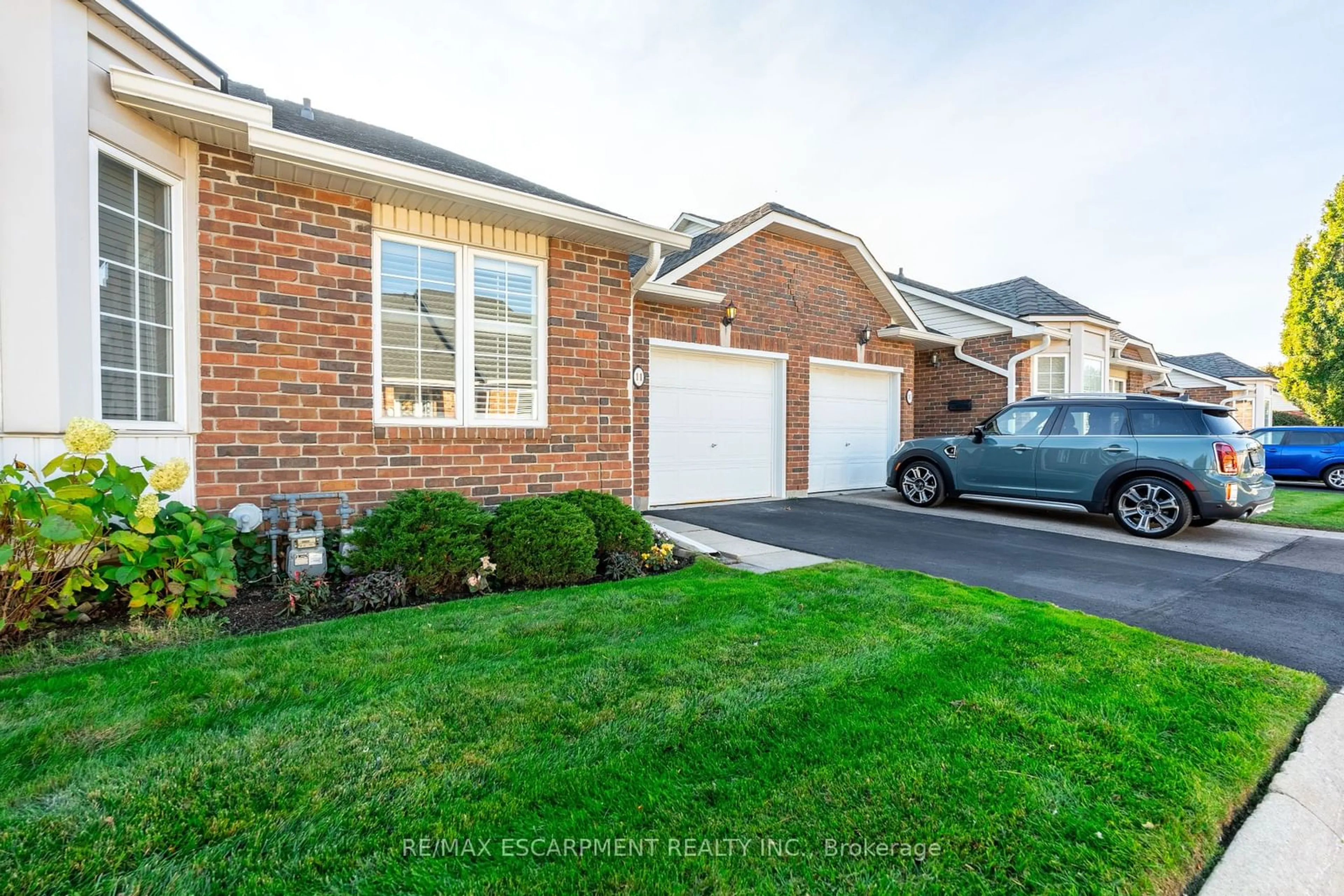 A pic from exterior of the house or condo, the street view for 222 Fellowes Cres #11, Hamilton Ontario L8B 0R1