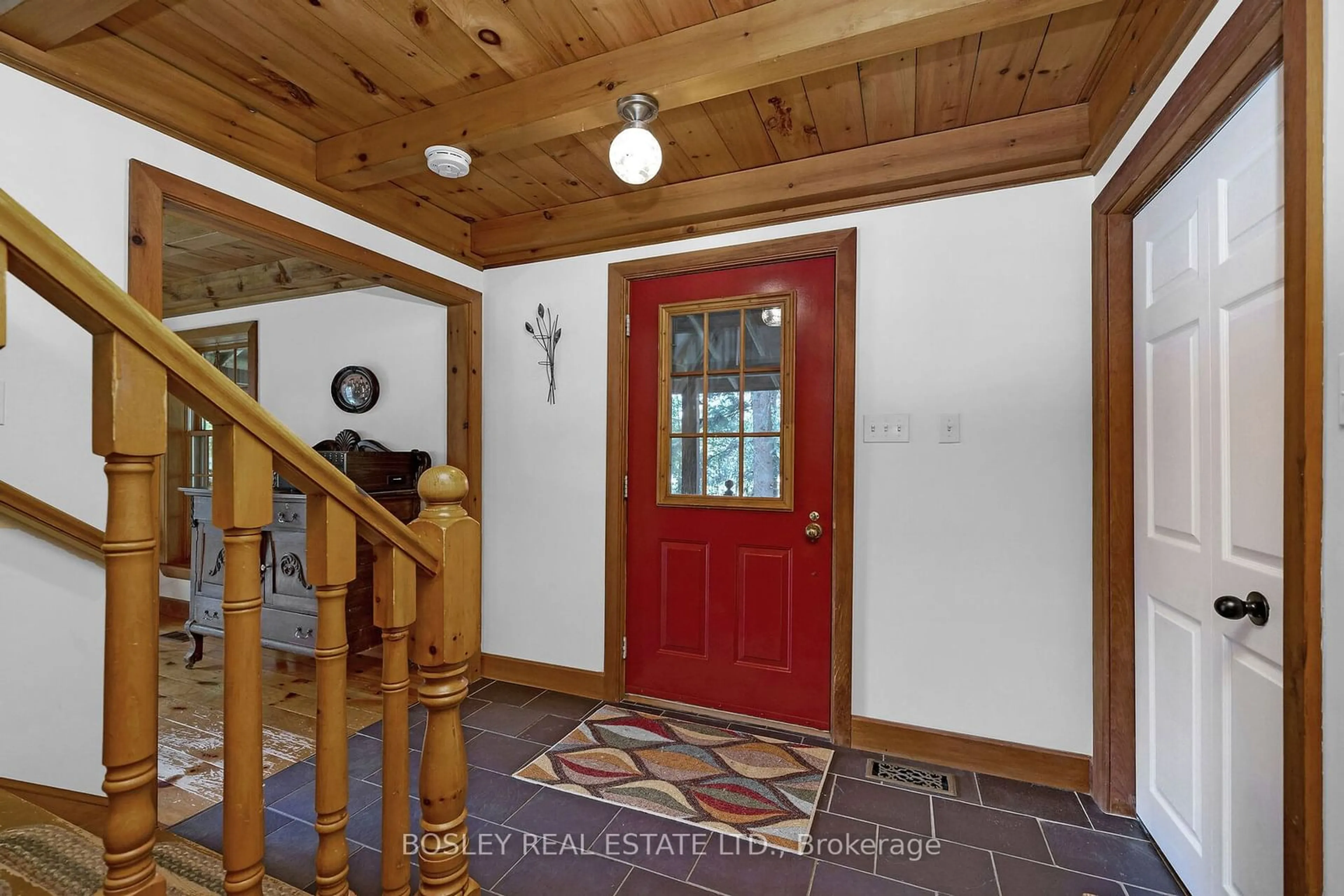 Indoor entryway, wood floors for 2 Leader Dr, Mono Ontario L9W 6M6