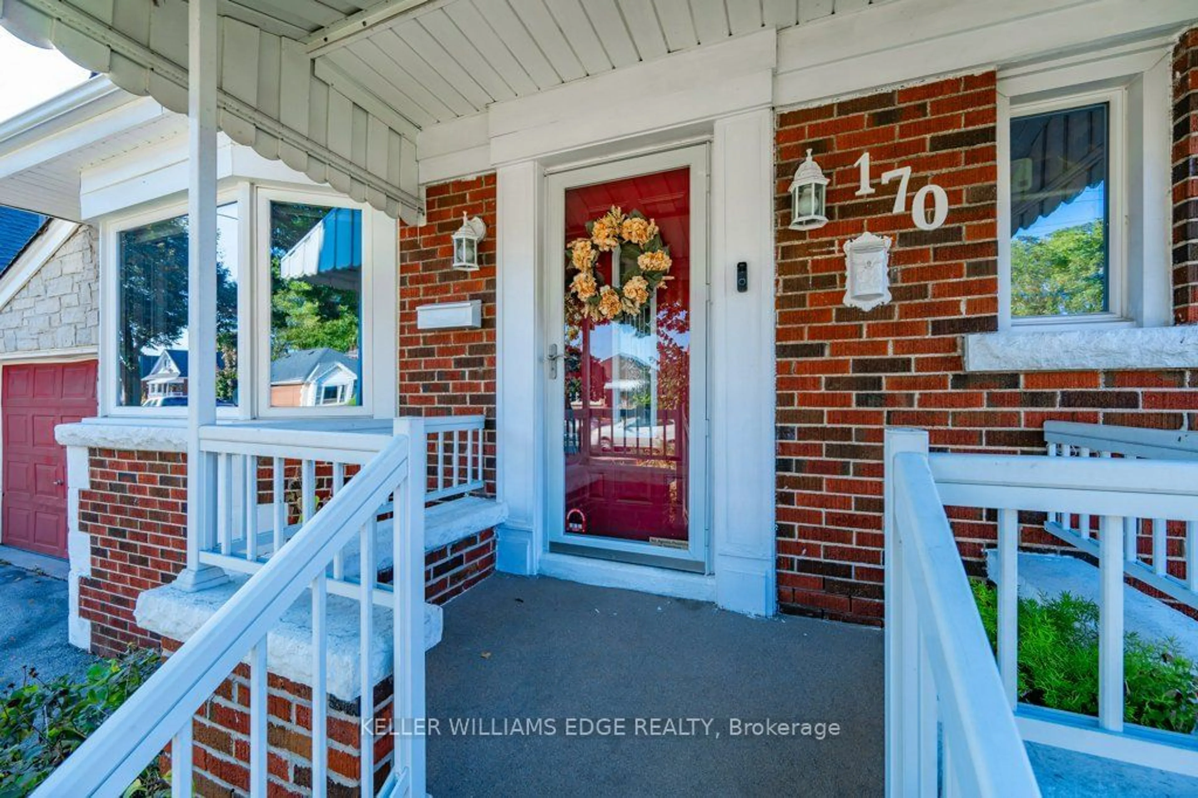 Indoor entryway, wood floors for 170 Kenilworth Ave, Hamilton Ontario L8K 2T4