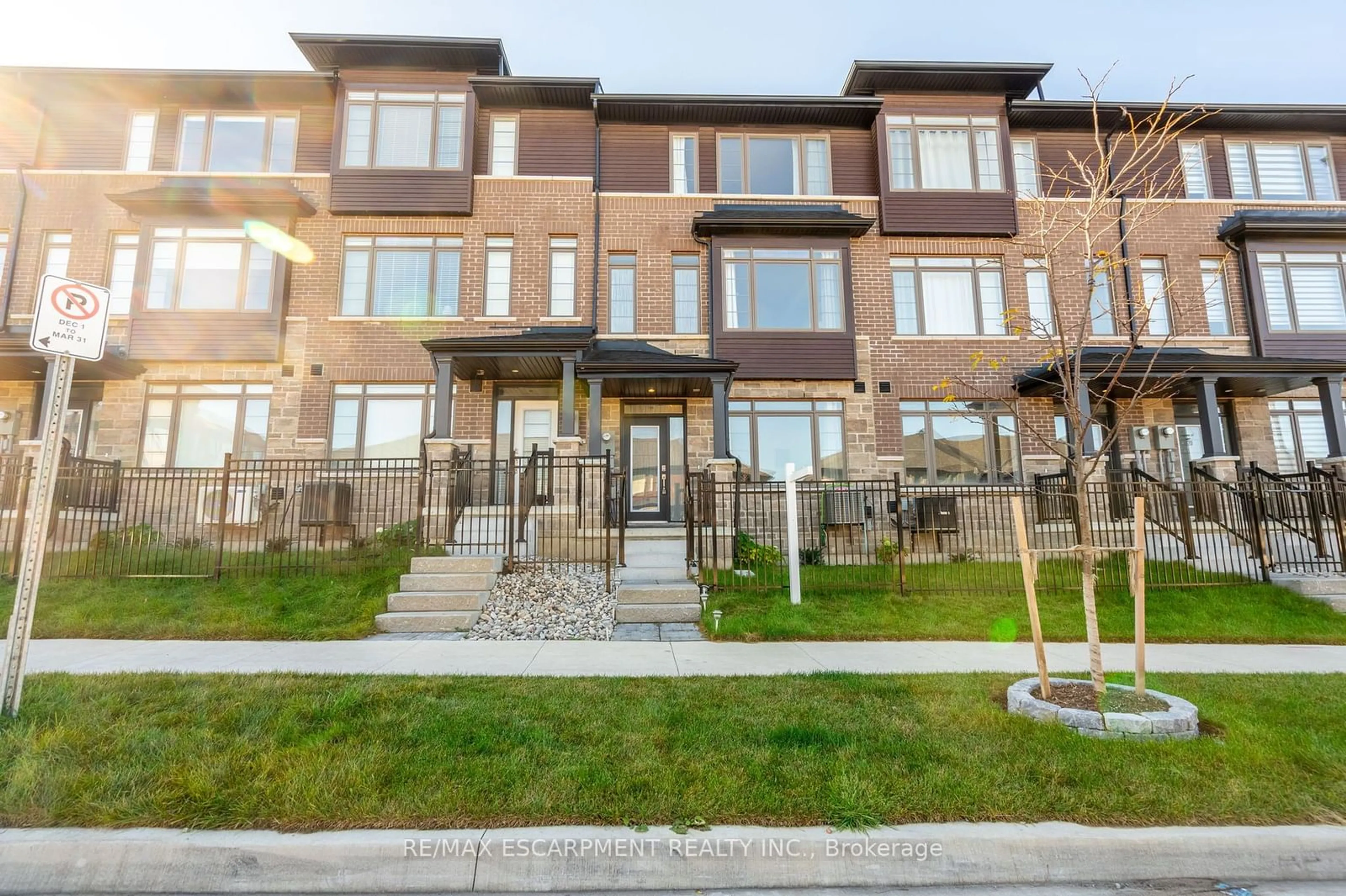 A pic from exterior of the house or condo, the front or back of building for 61 Soho St #68, Hamilton Ontario L8J 0M6