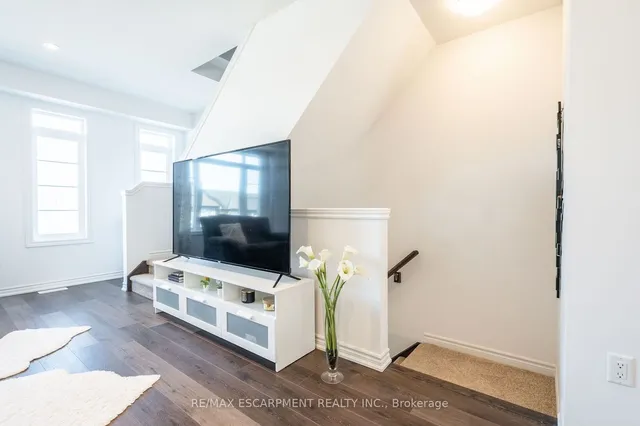Additional property image - 61 Soho St Unit 68