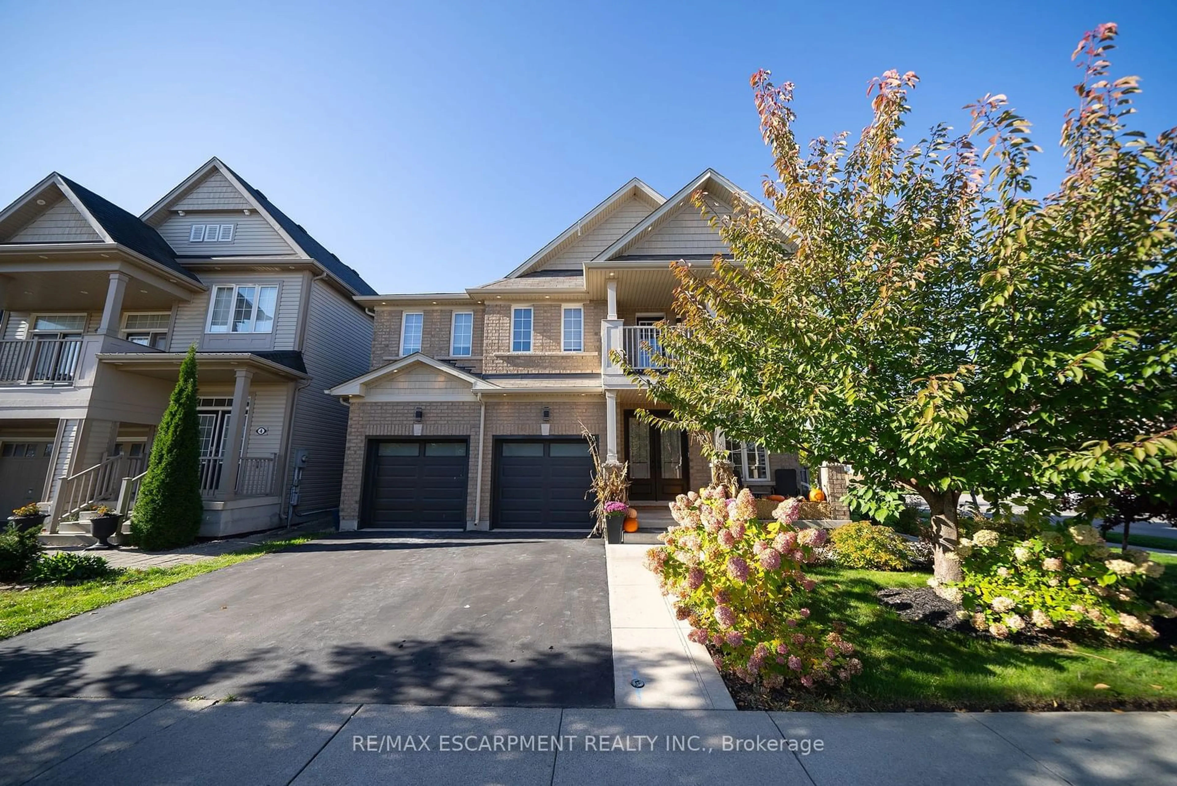 A pic from exterior of the house or condo, the street view for 2 Carroll Lane, Brantford Ontario N3T 0G1