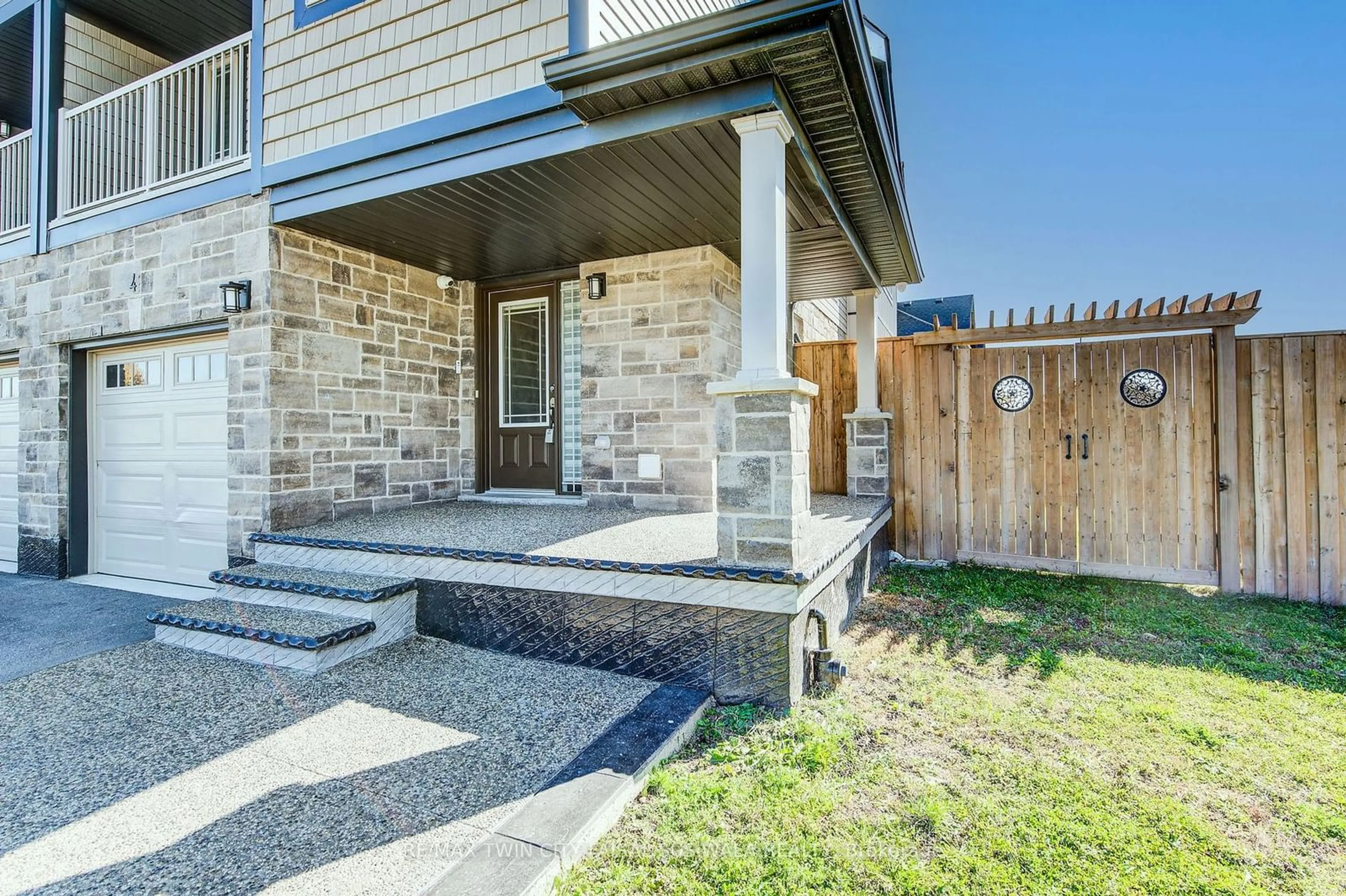 Frontside or backside of a home, cottage for 4 Harrison Dr, Cambridge Ontario N1R 0C2