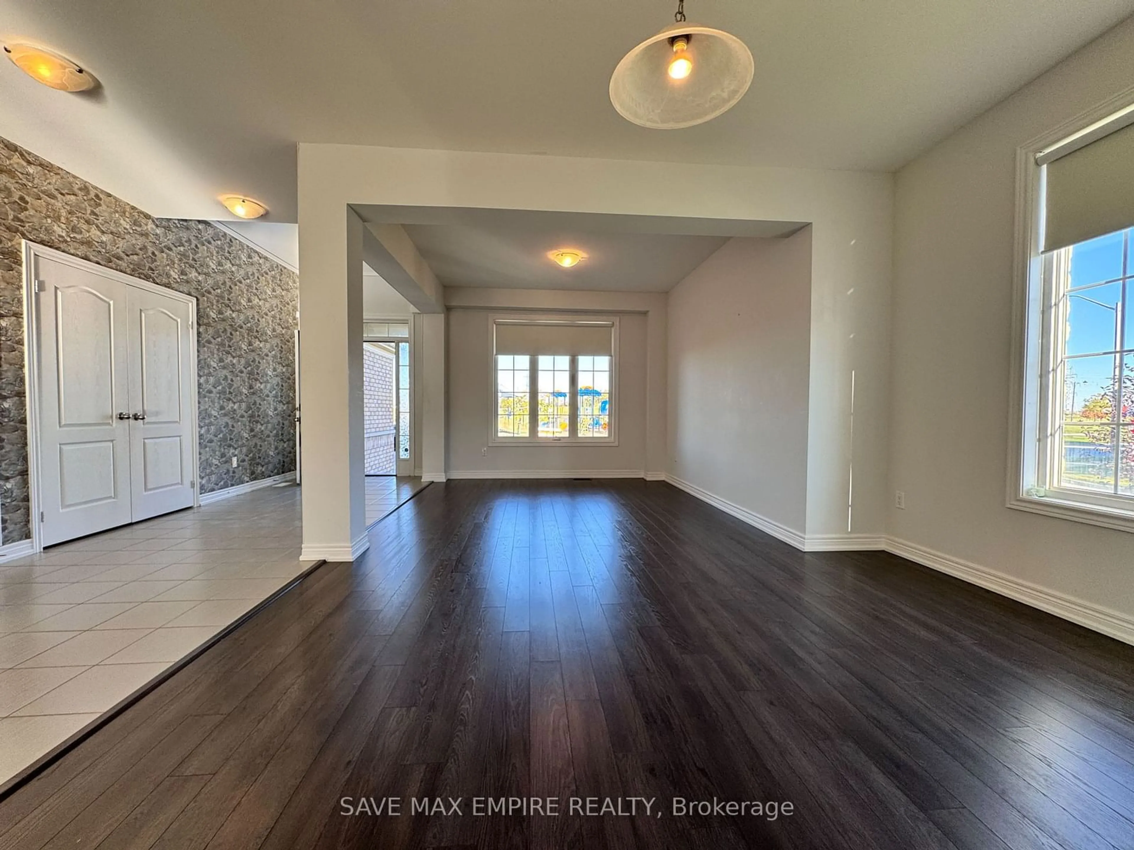 A pic of a room, wood floors for 9 Sunset Way, Thorold Ontario L2V 0B6